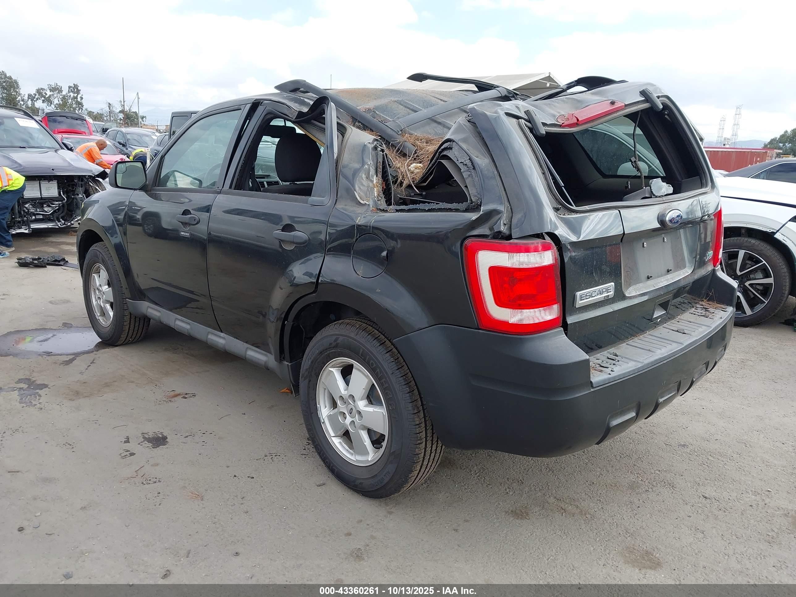 FORD ESCAPE image 3