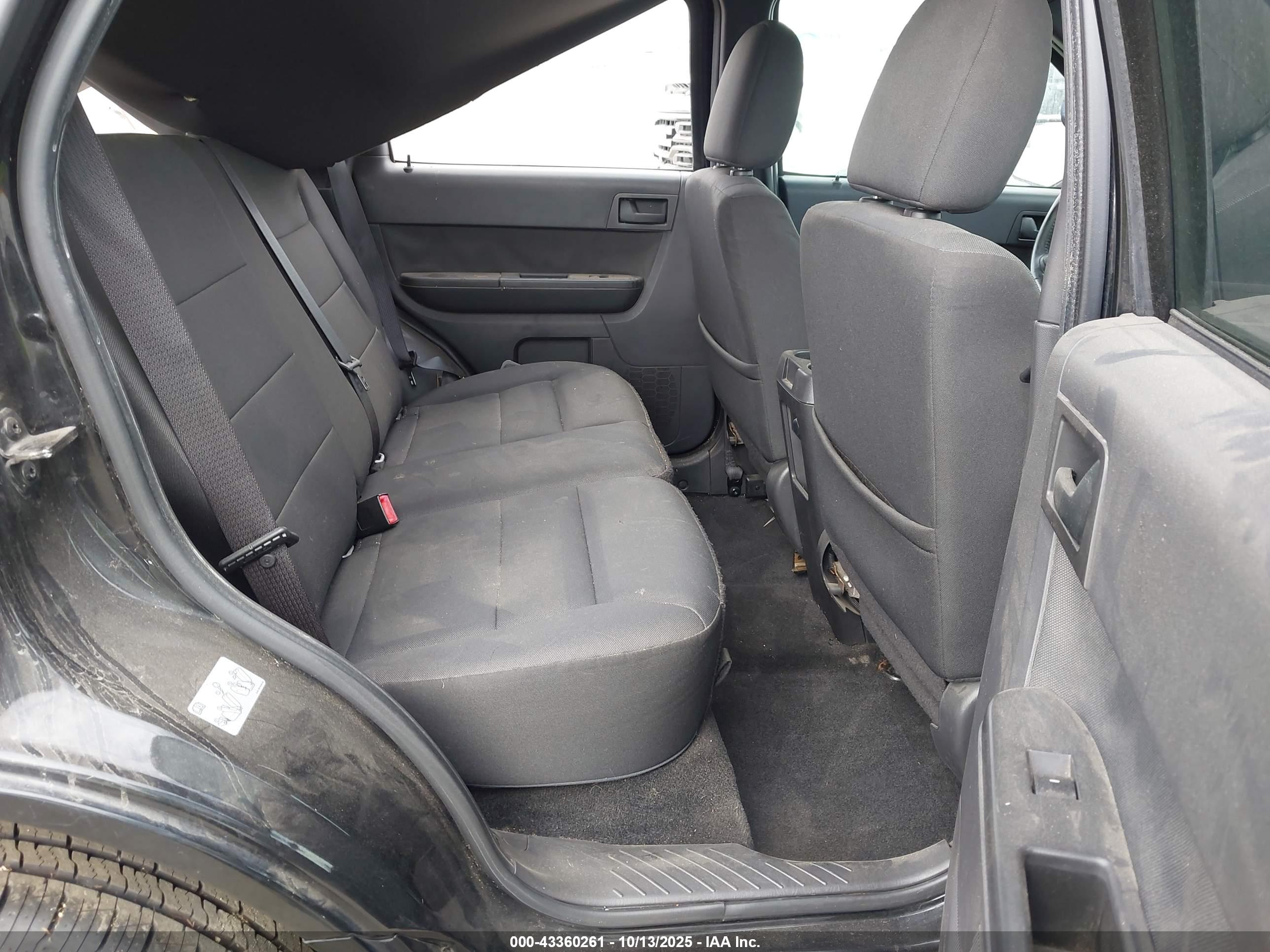 FORD ESCAPE image 8