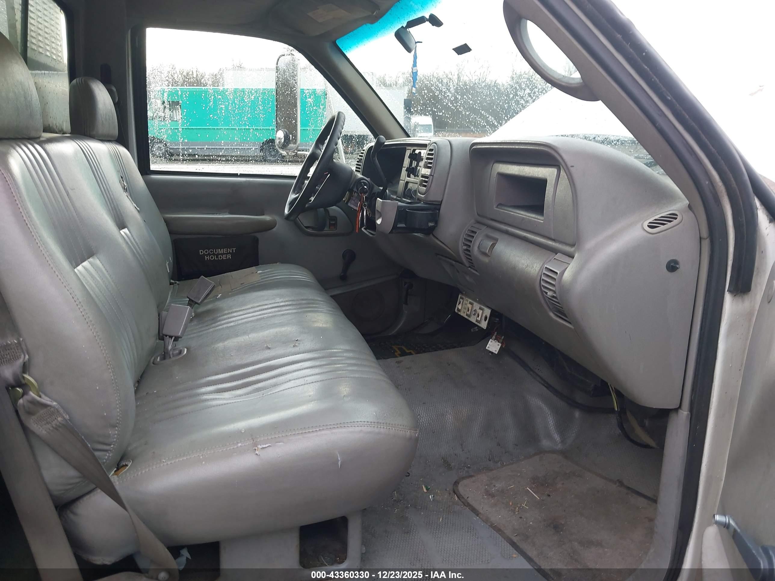 CHEVROLET C3500 image 8