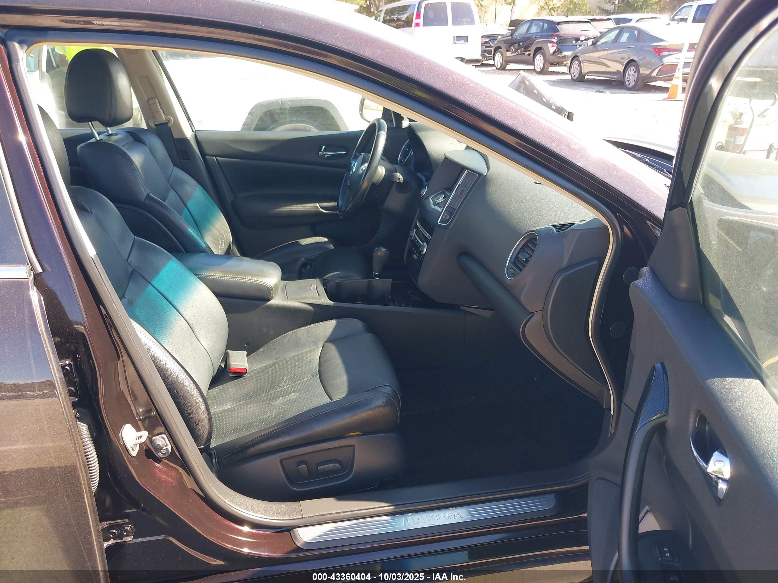 NISSAN MAXIMA image 5