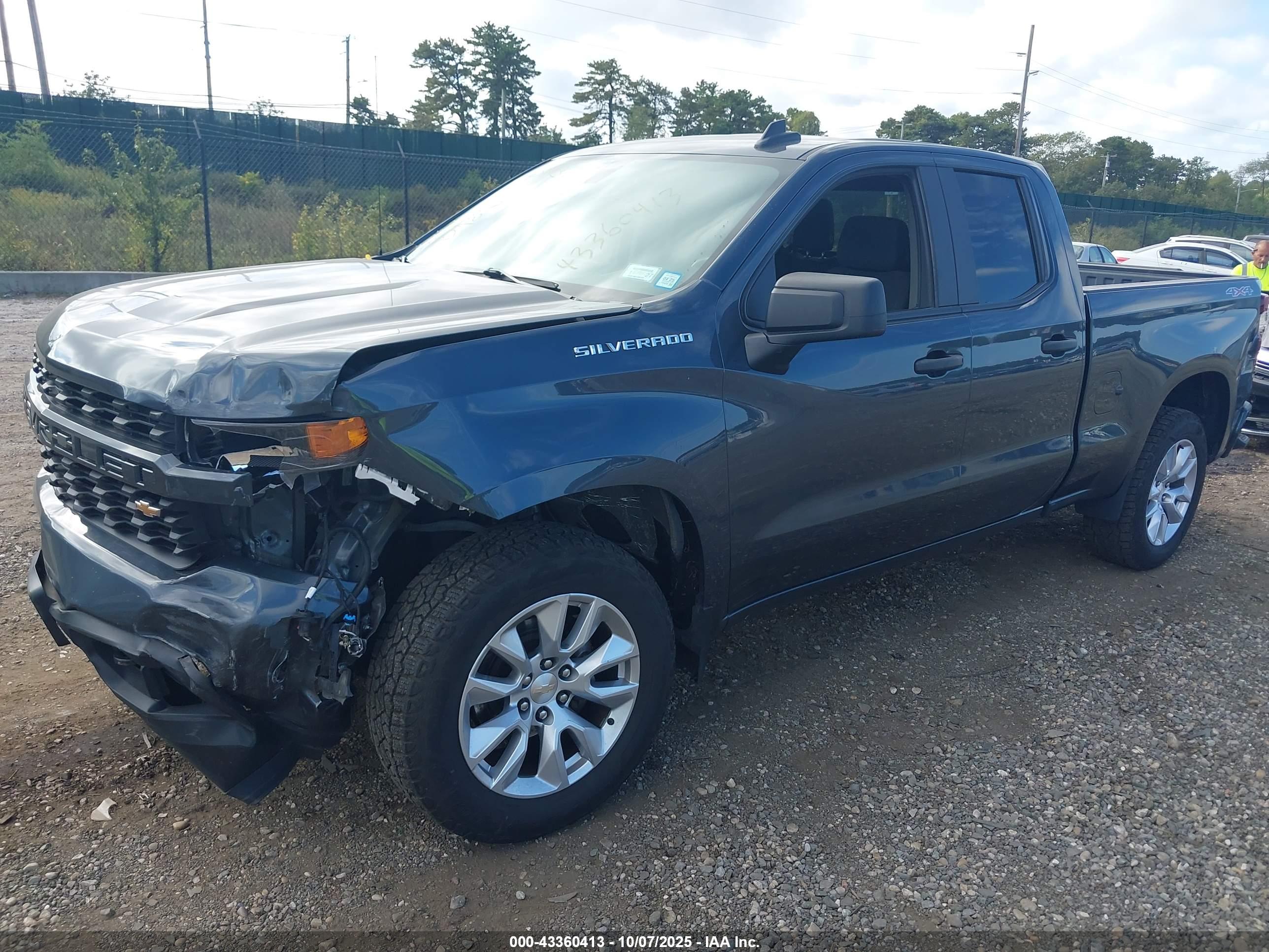 CHEVROLET SILVERADO image 2