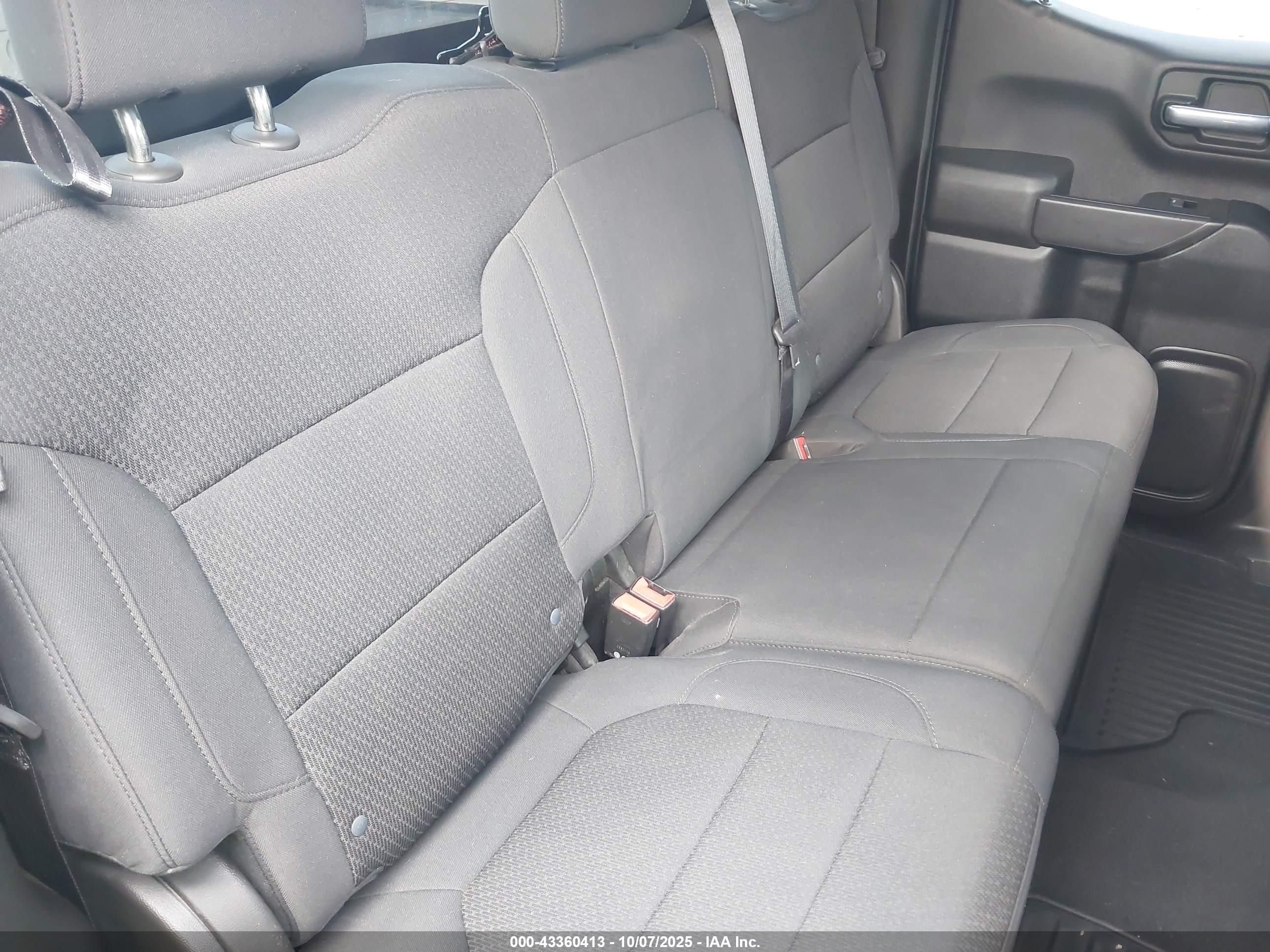 CHEVROLET SILVERADO image 8