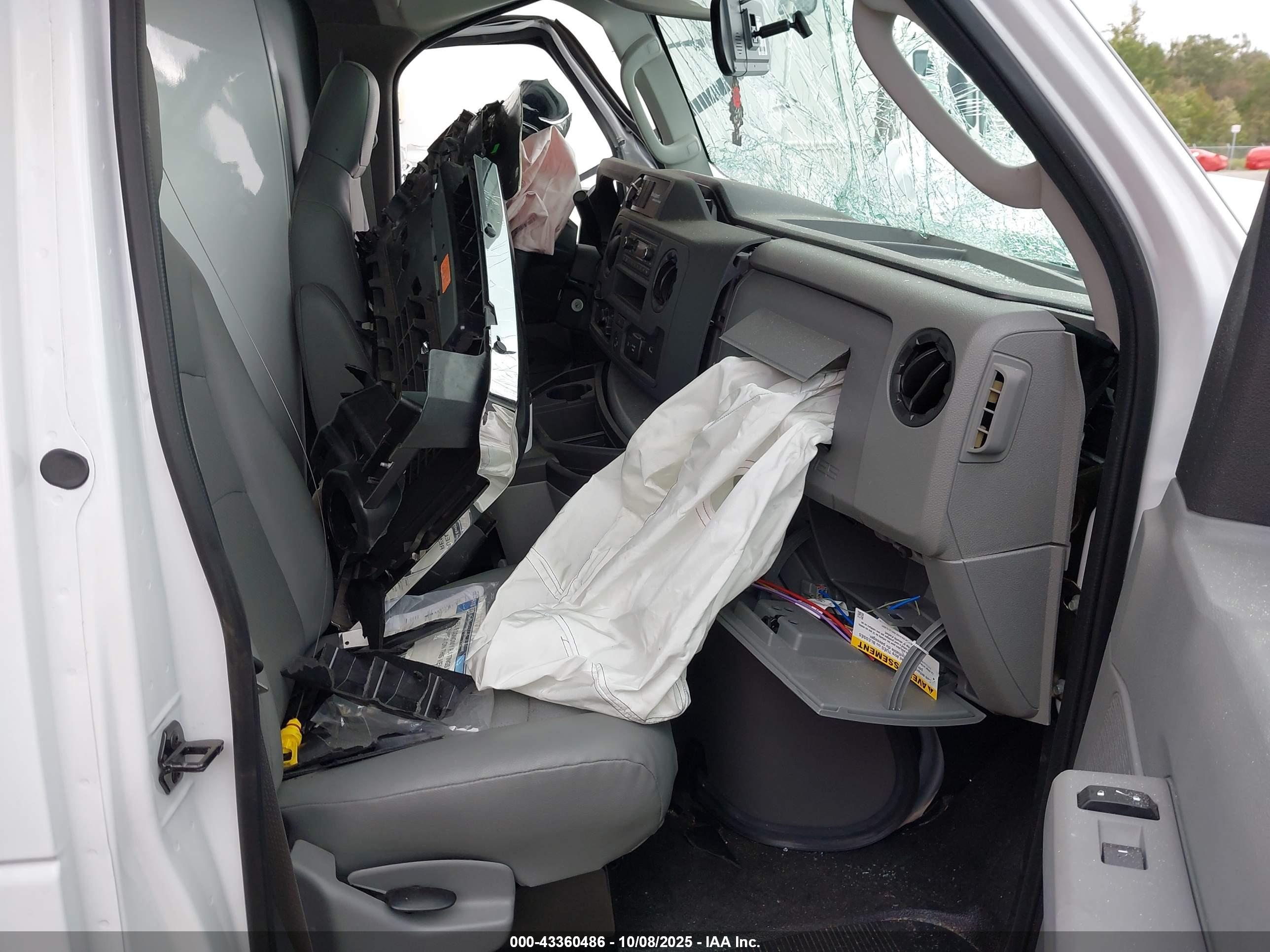 FORD E-450 image 7