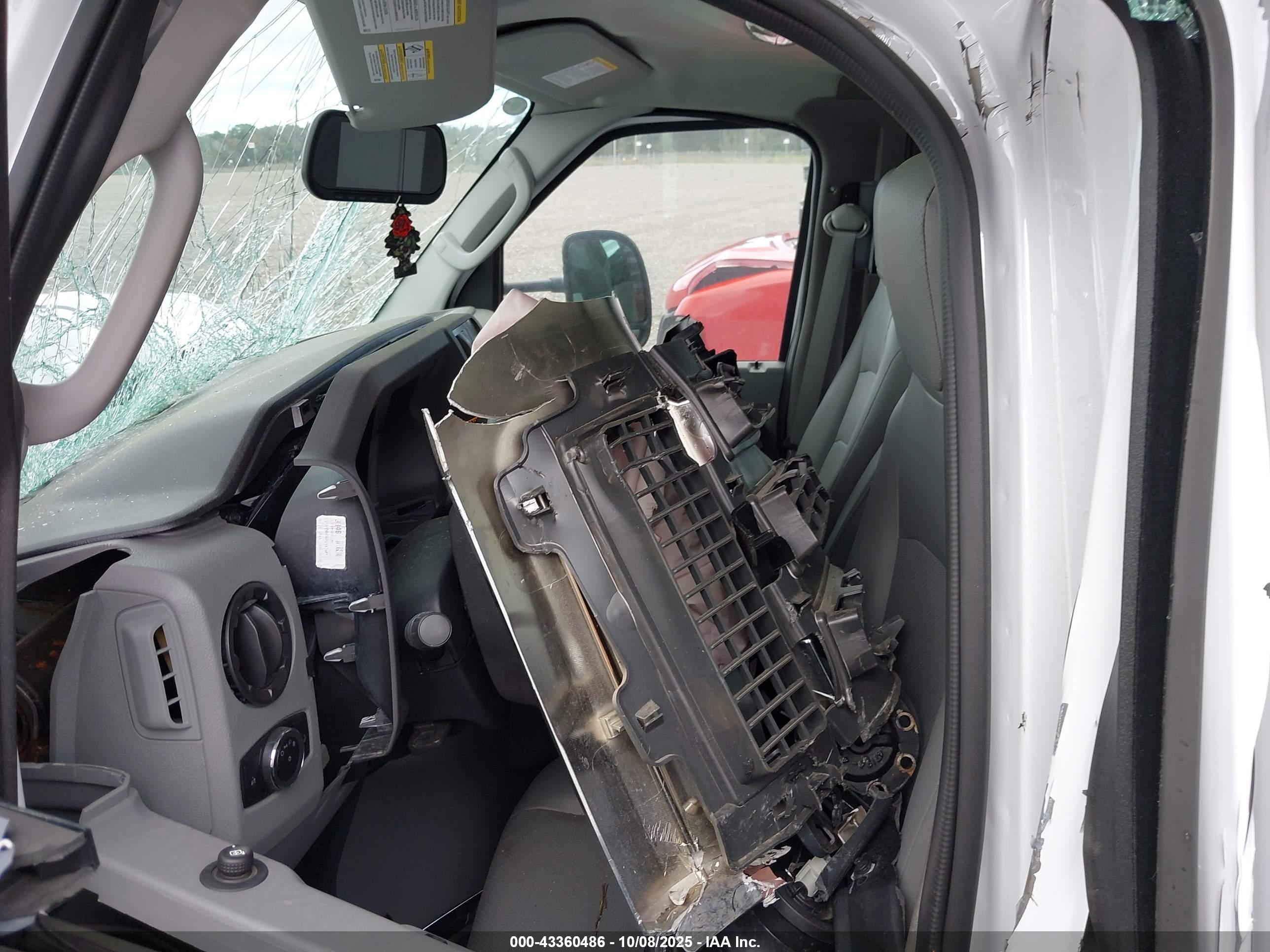 FORD E-450 image 8