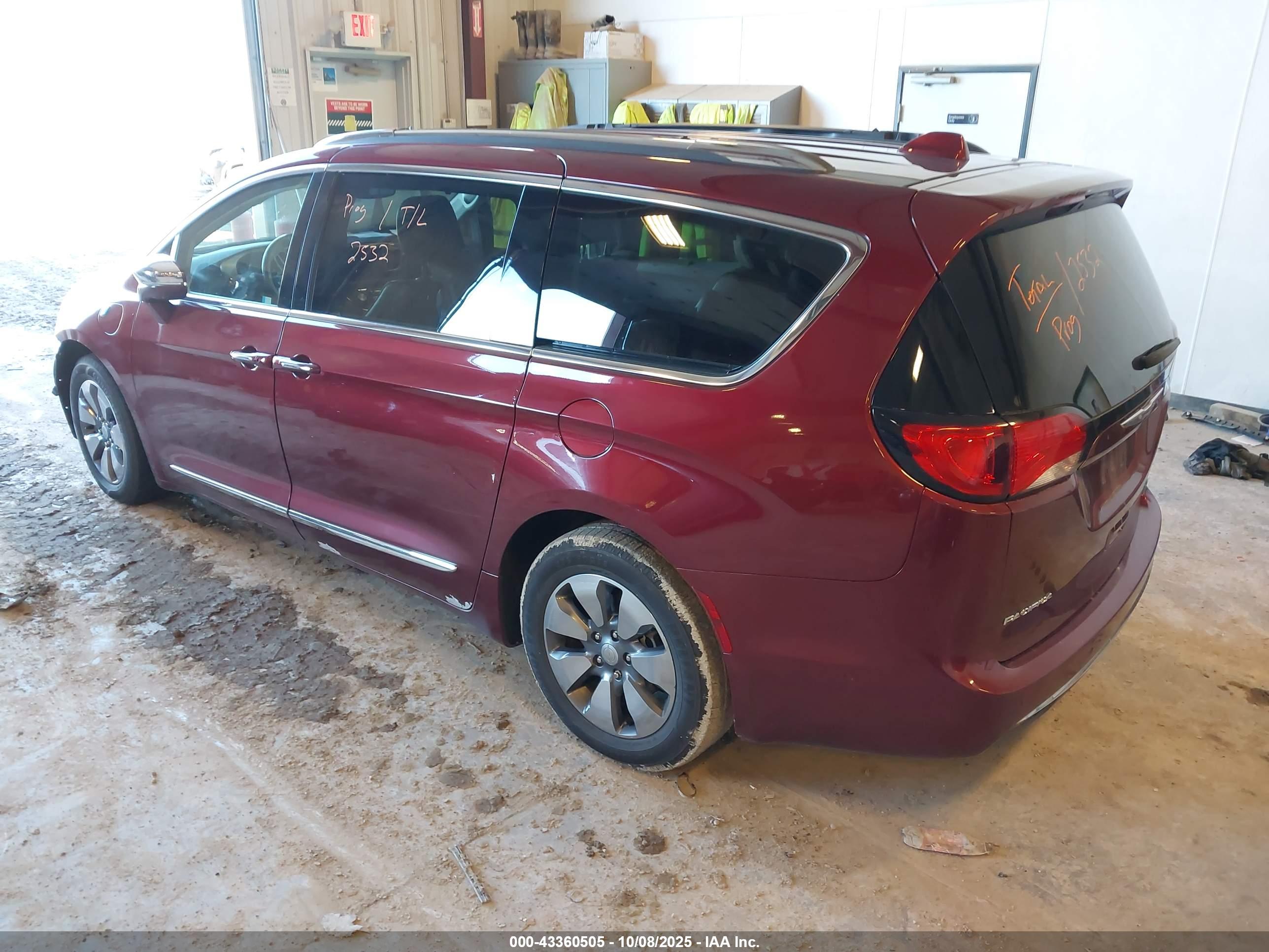 CHRYSLER PACIFICA image 3