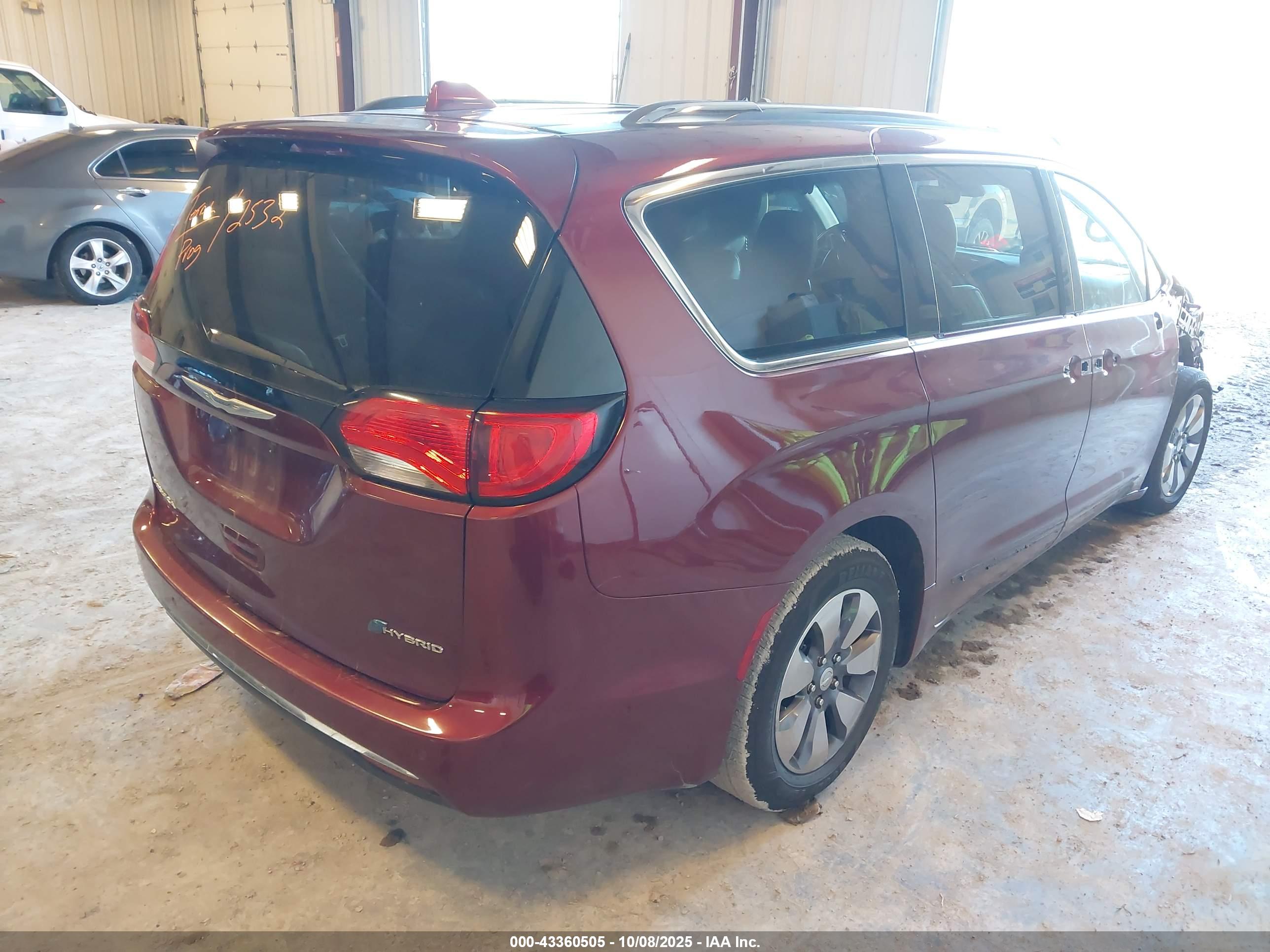 CHRYSLER PACIFICA image 4