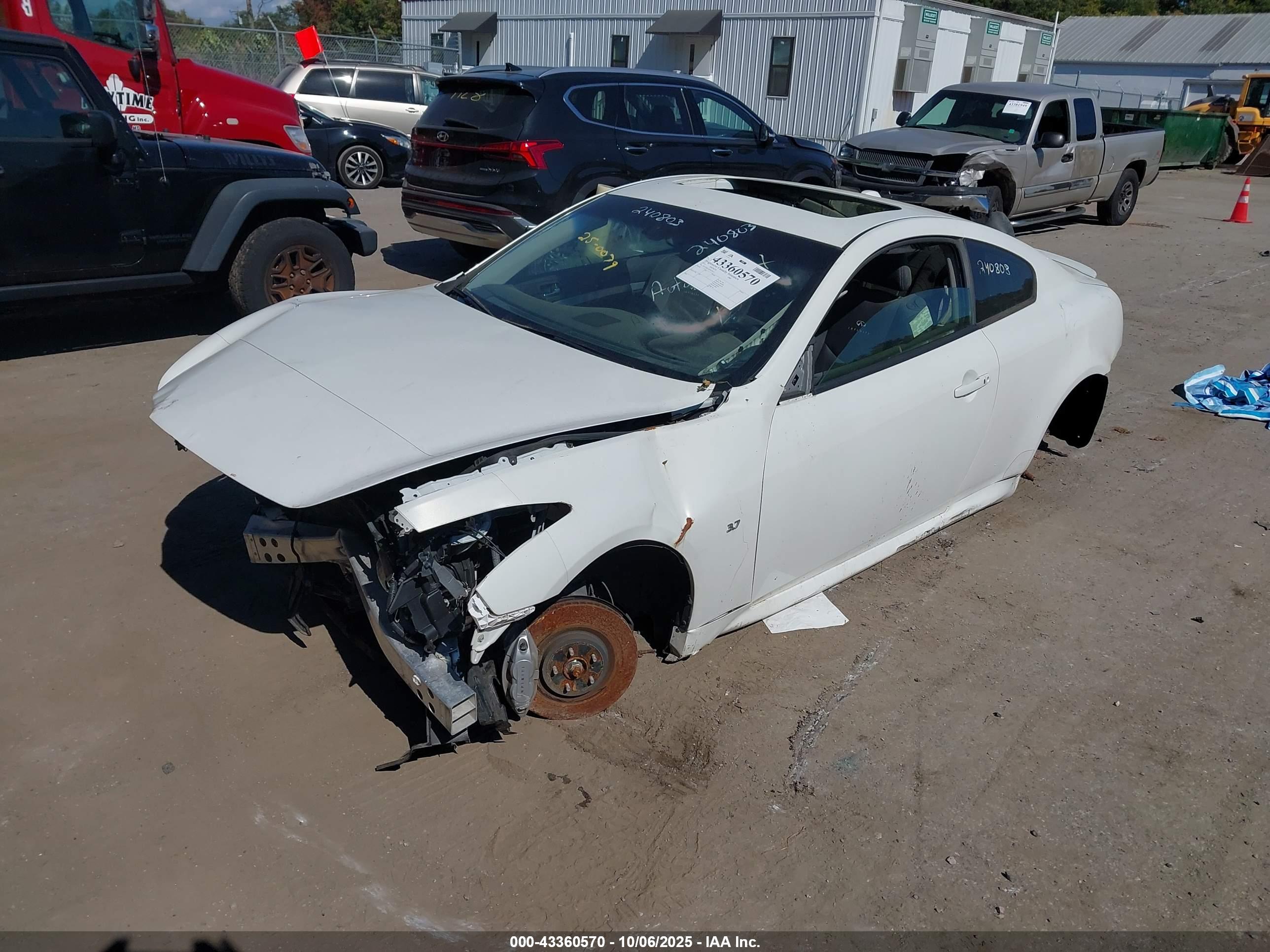 INFINITI Q60 image 2