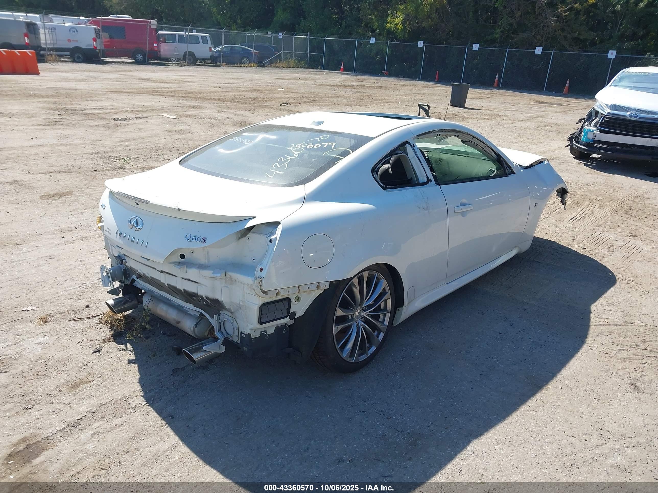INFINITI Q60 image 4