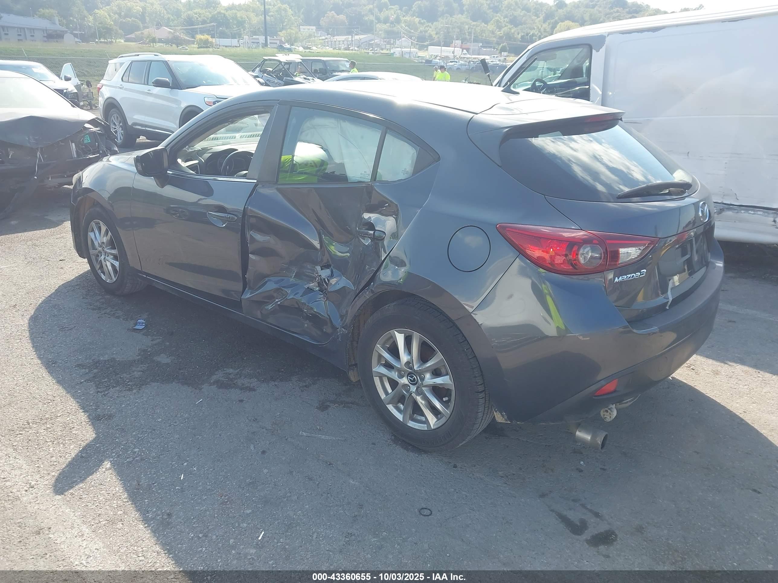 MAZDA MAZDA3 image 3