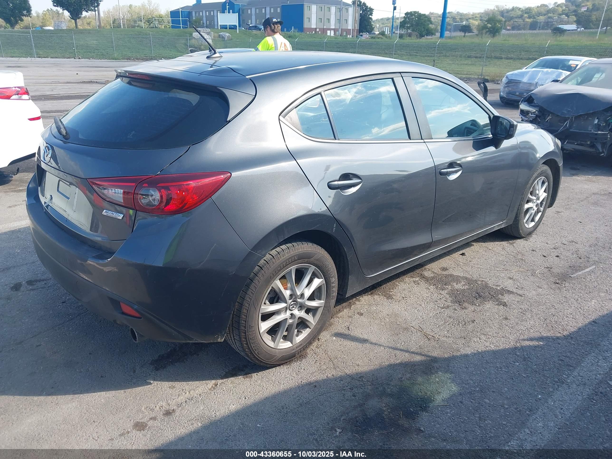 MAZDA MAZDA3 image 4