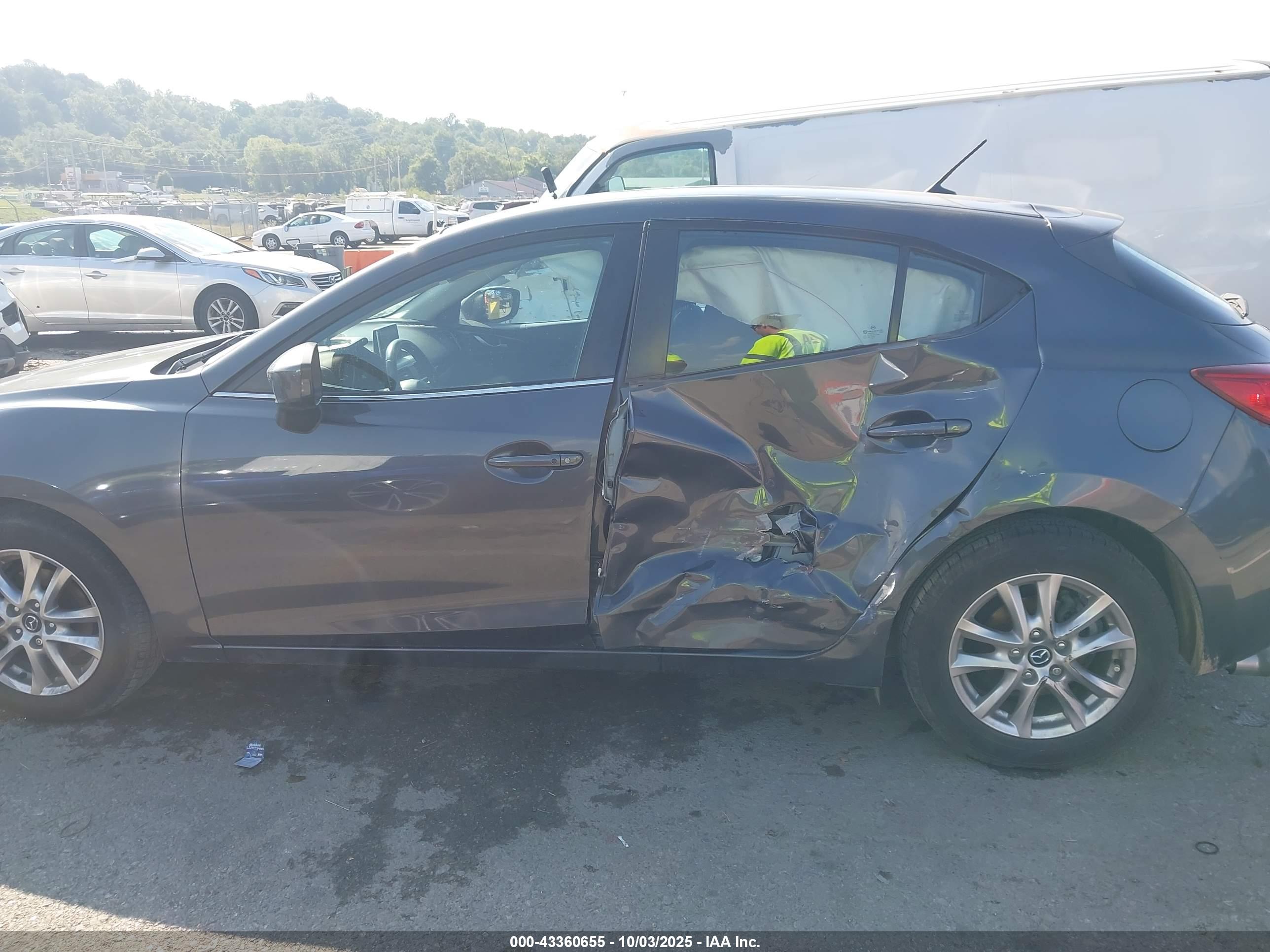 MAZDA MAZDA3 image 6