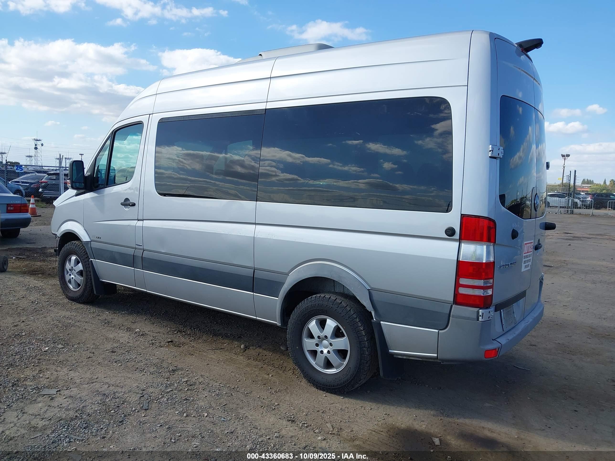 MERCEDES-BENZ SPRINTER image 3