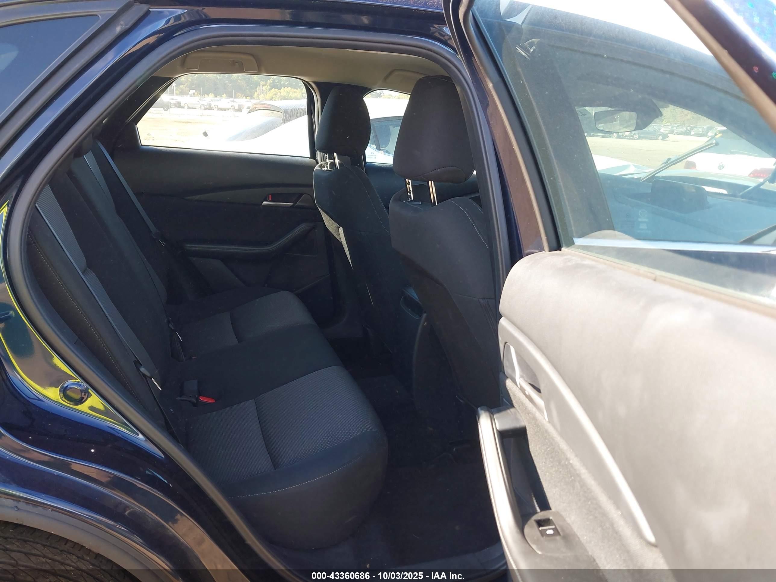 MAZDA CX-30 image 8