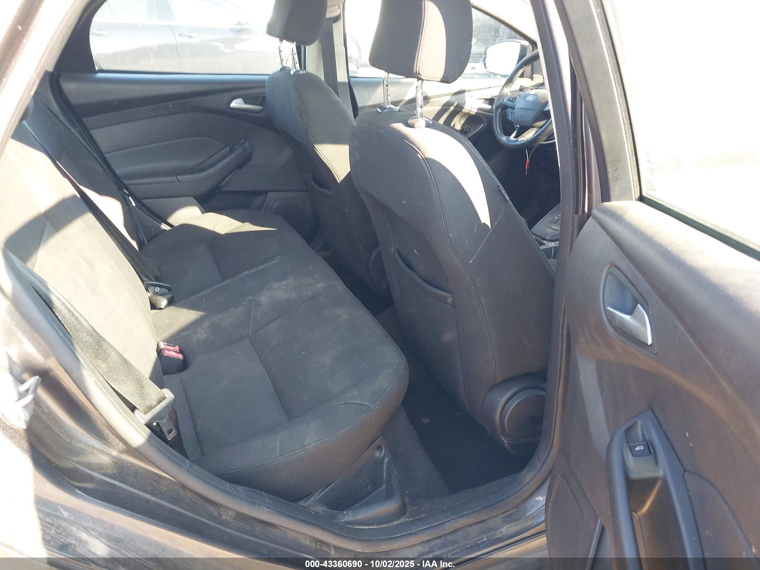 FORD FOCUS image 8