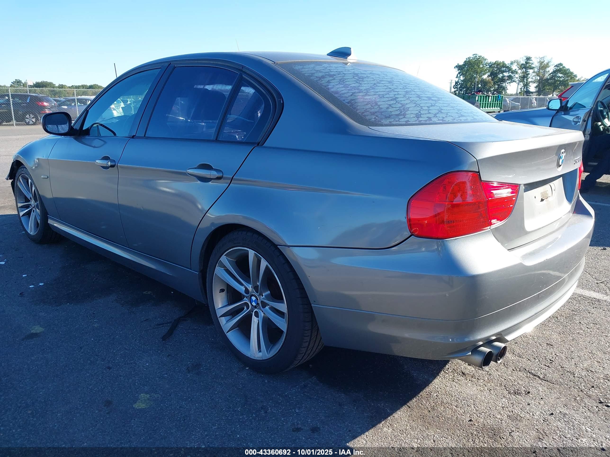BMW 328I image 3