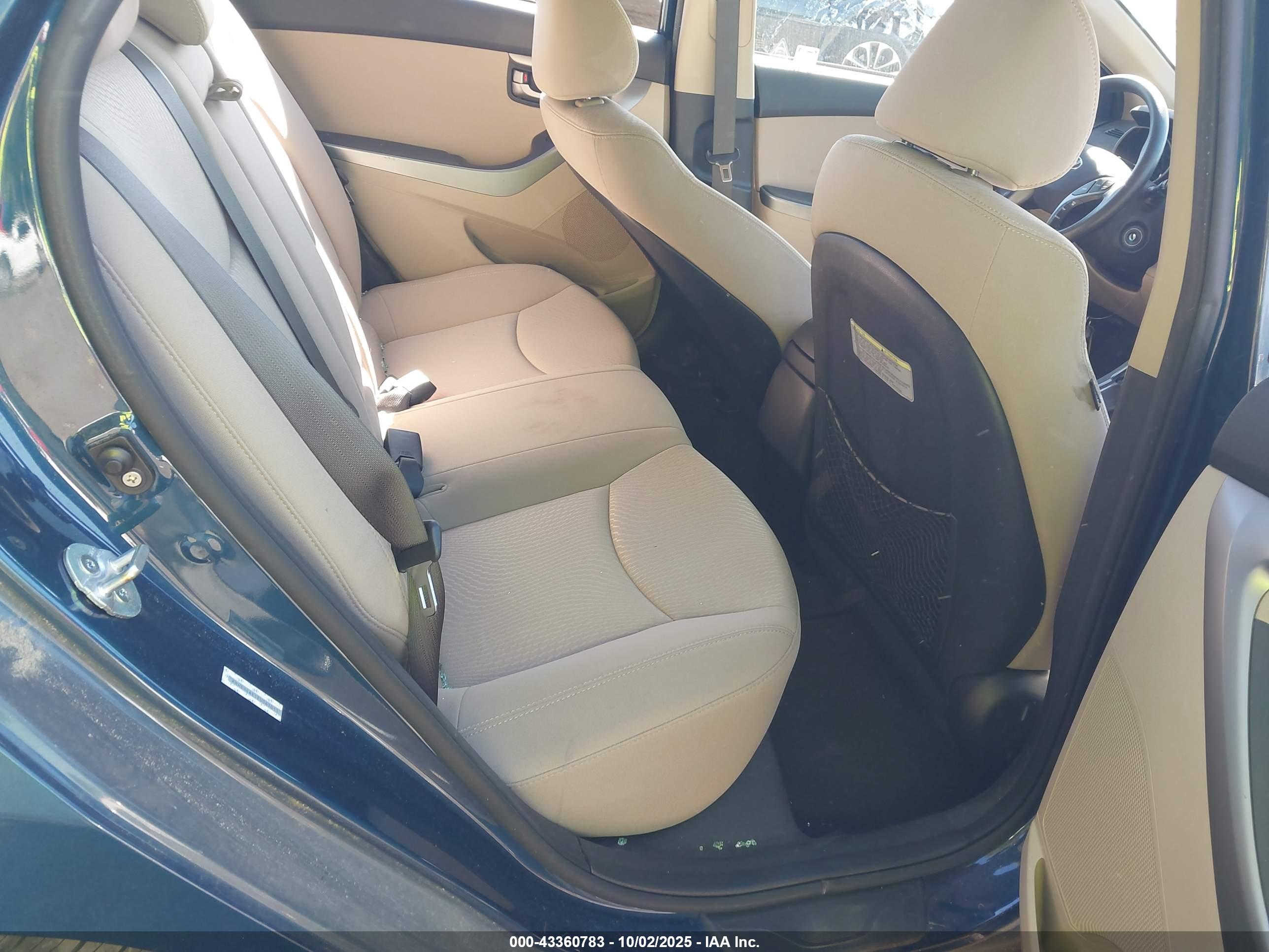HYUNDAI ELANTRA image 8
