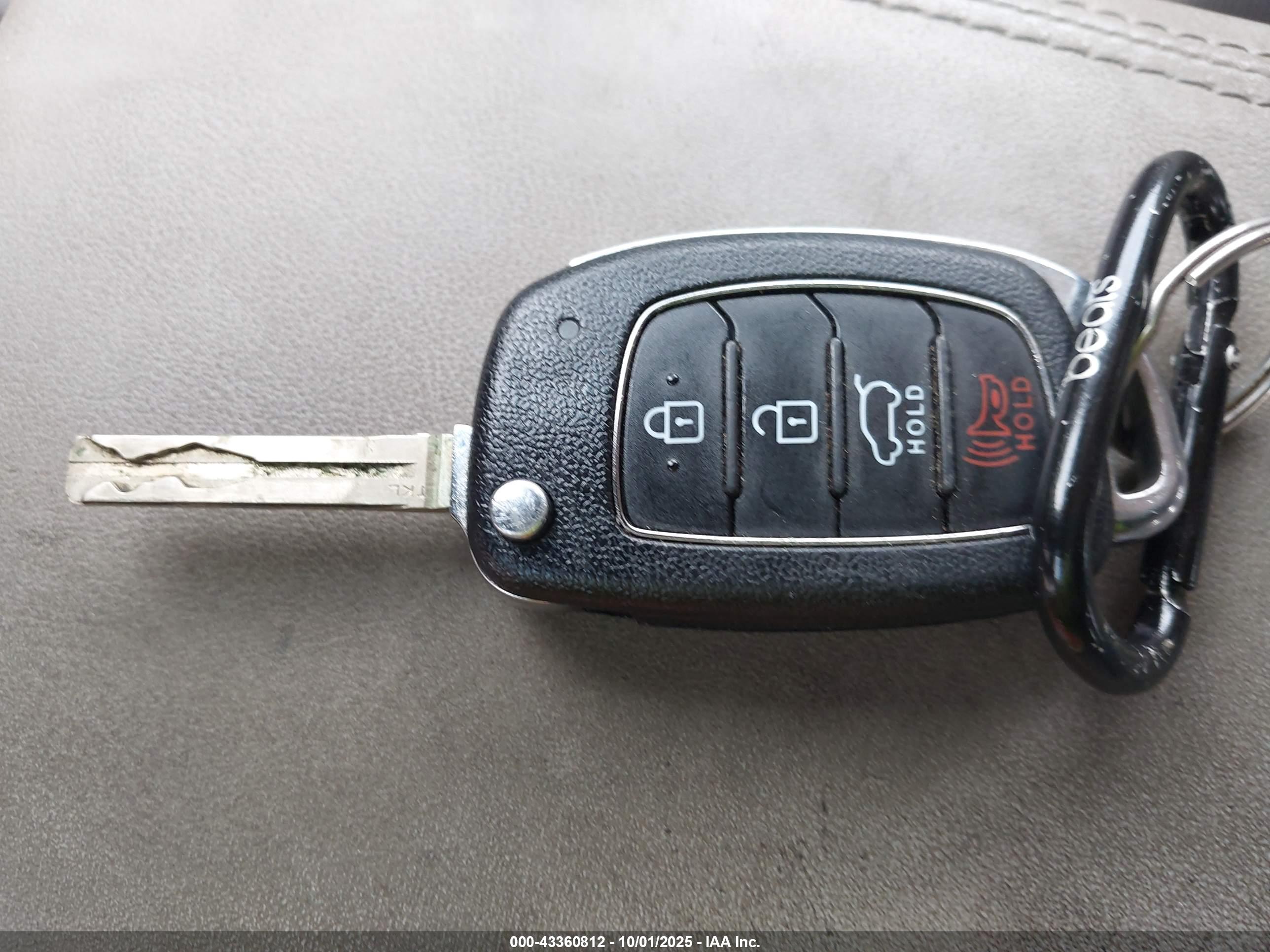 HYUNDAI TUCSON image 11