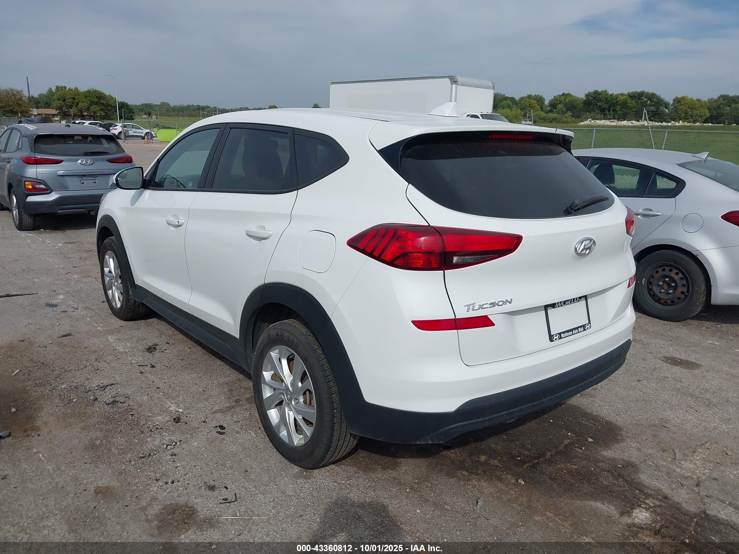 HYUNDAI TUCSON image 3
