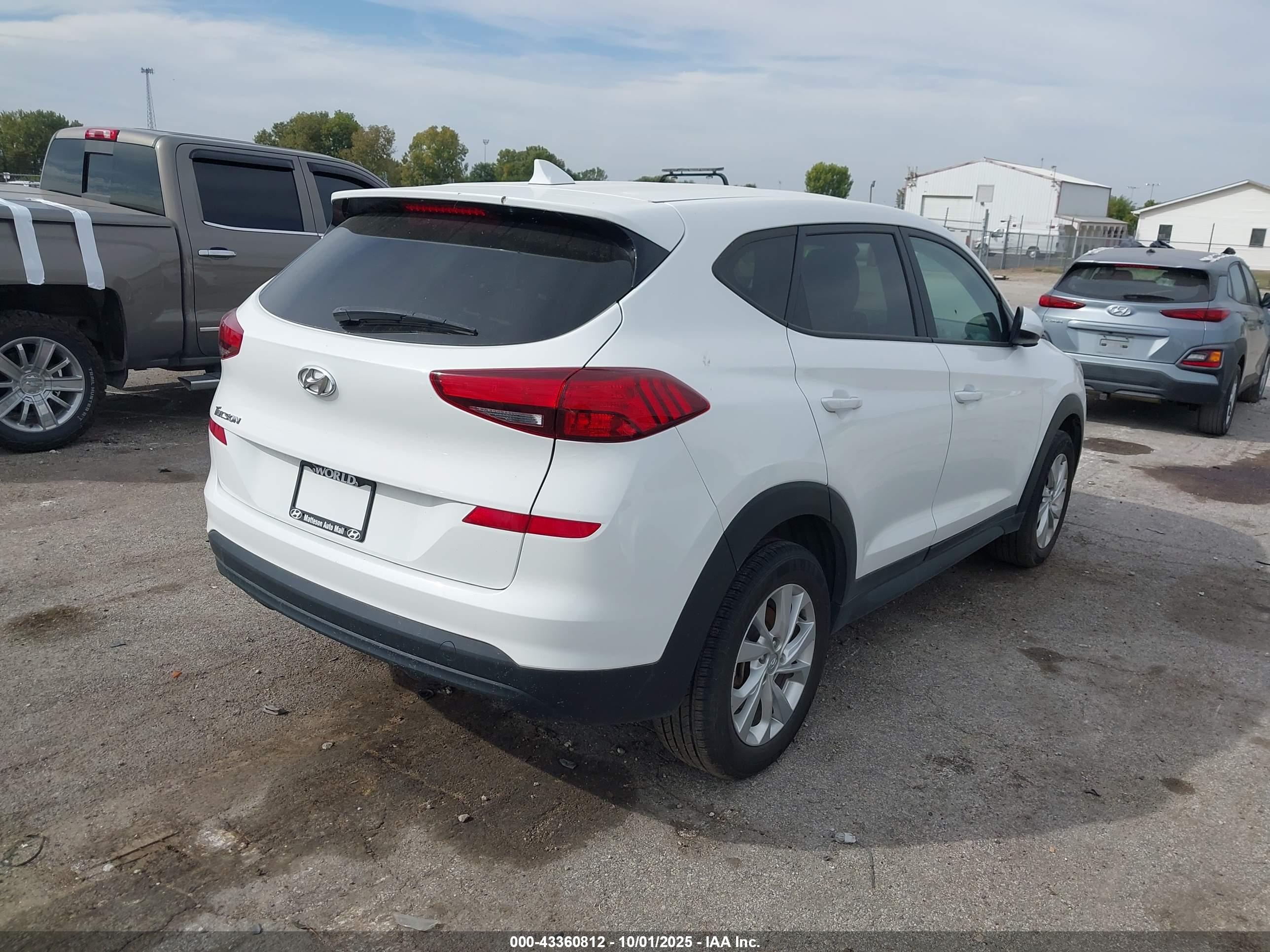 HYUNDAI TUCSON image 4