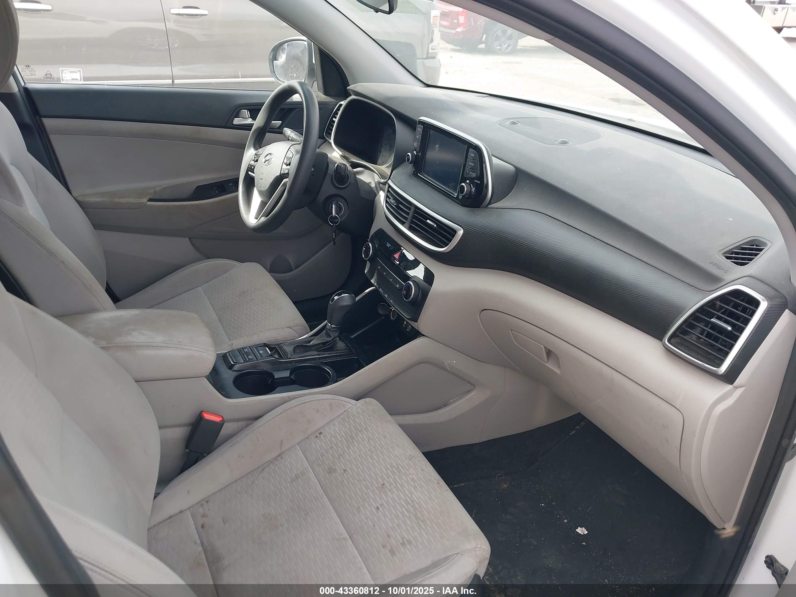 HYUNDAI TUCSON image 5