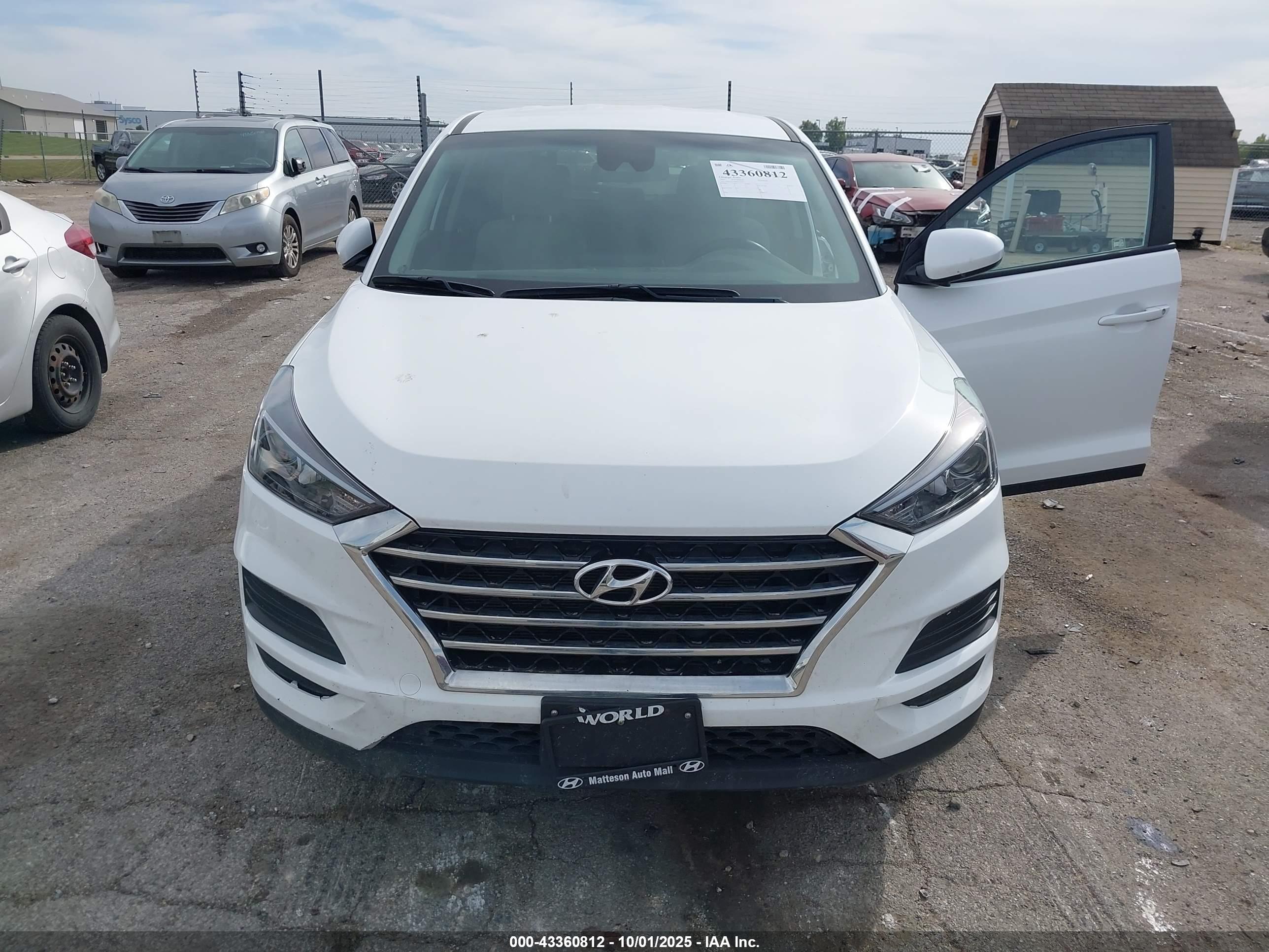 HYUNDAI TUCSON image 6