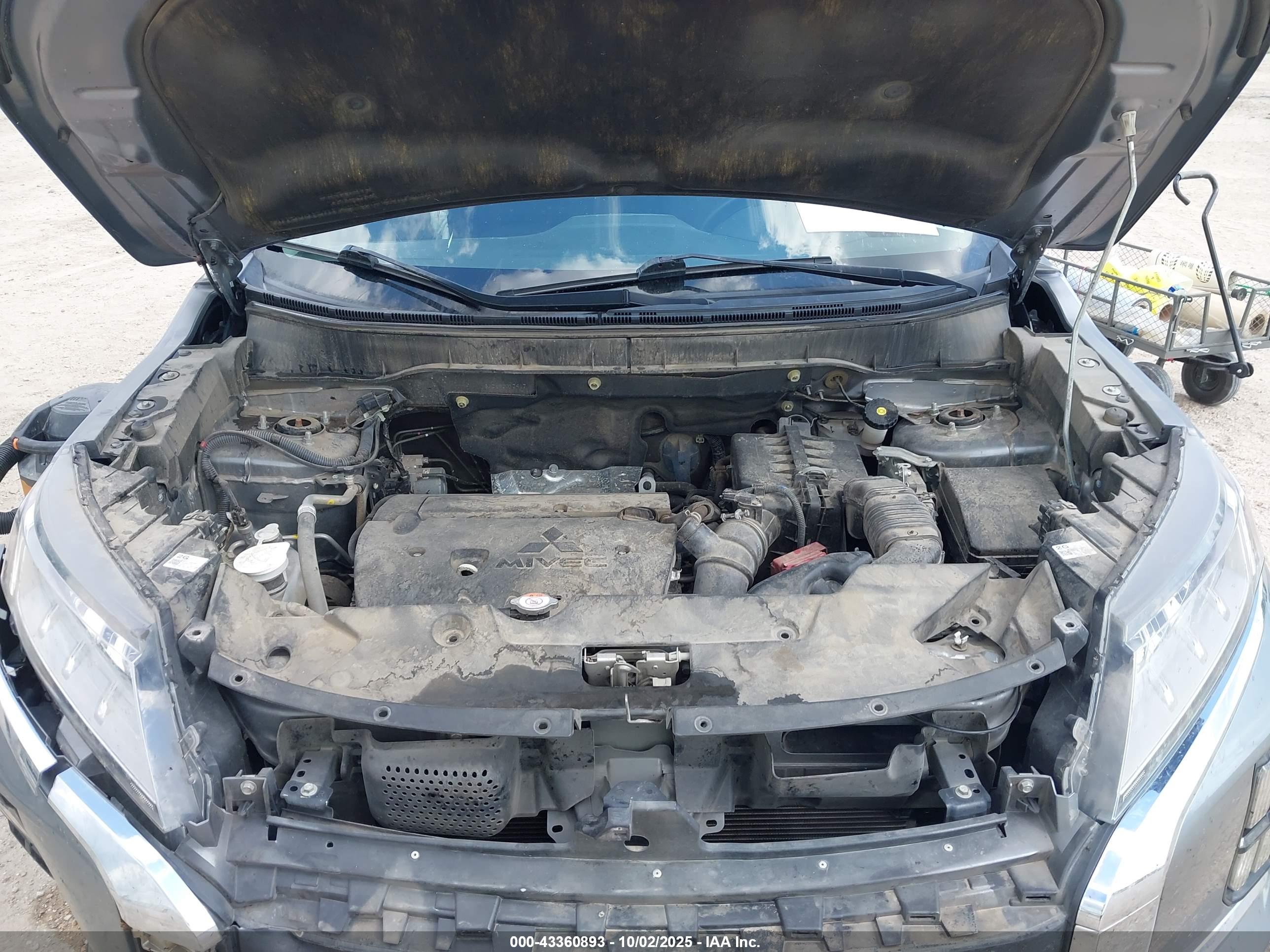 MITSUBISHI OUTLANDER image 10