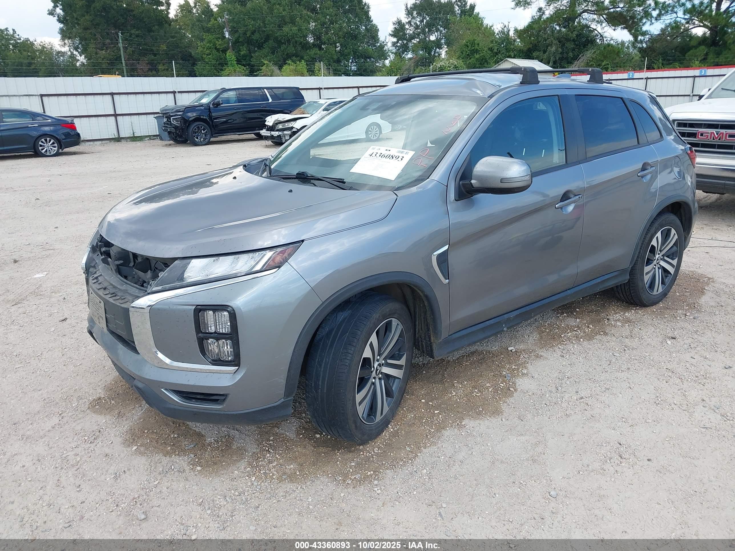 MITSUBISHI OUTLANDER image 2
