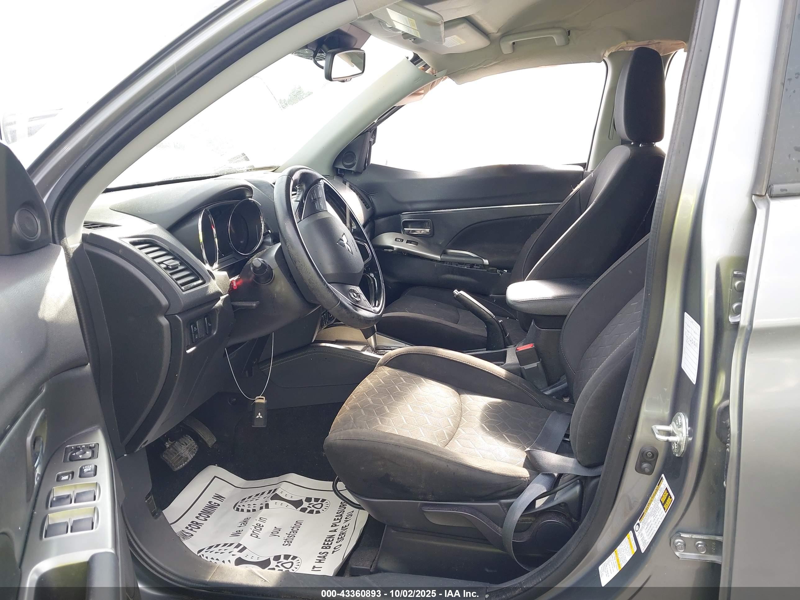 MITSUBISHI OUTLANDER image 5
