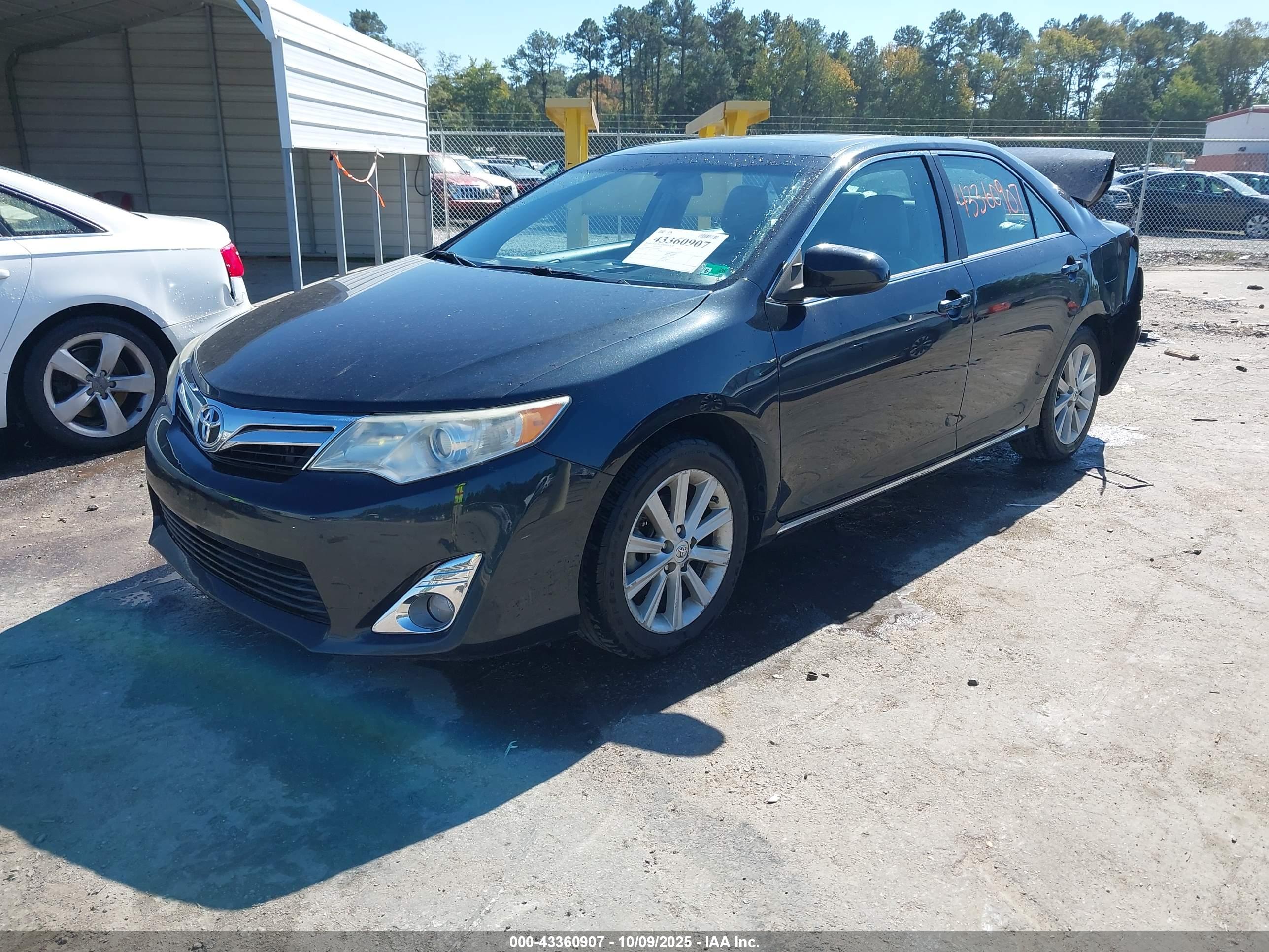 TOYOTA CAMRY image 2
