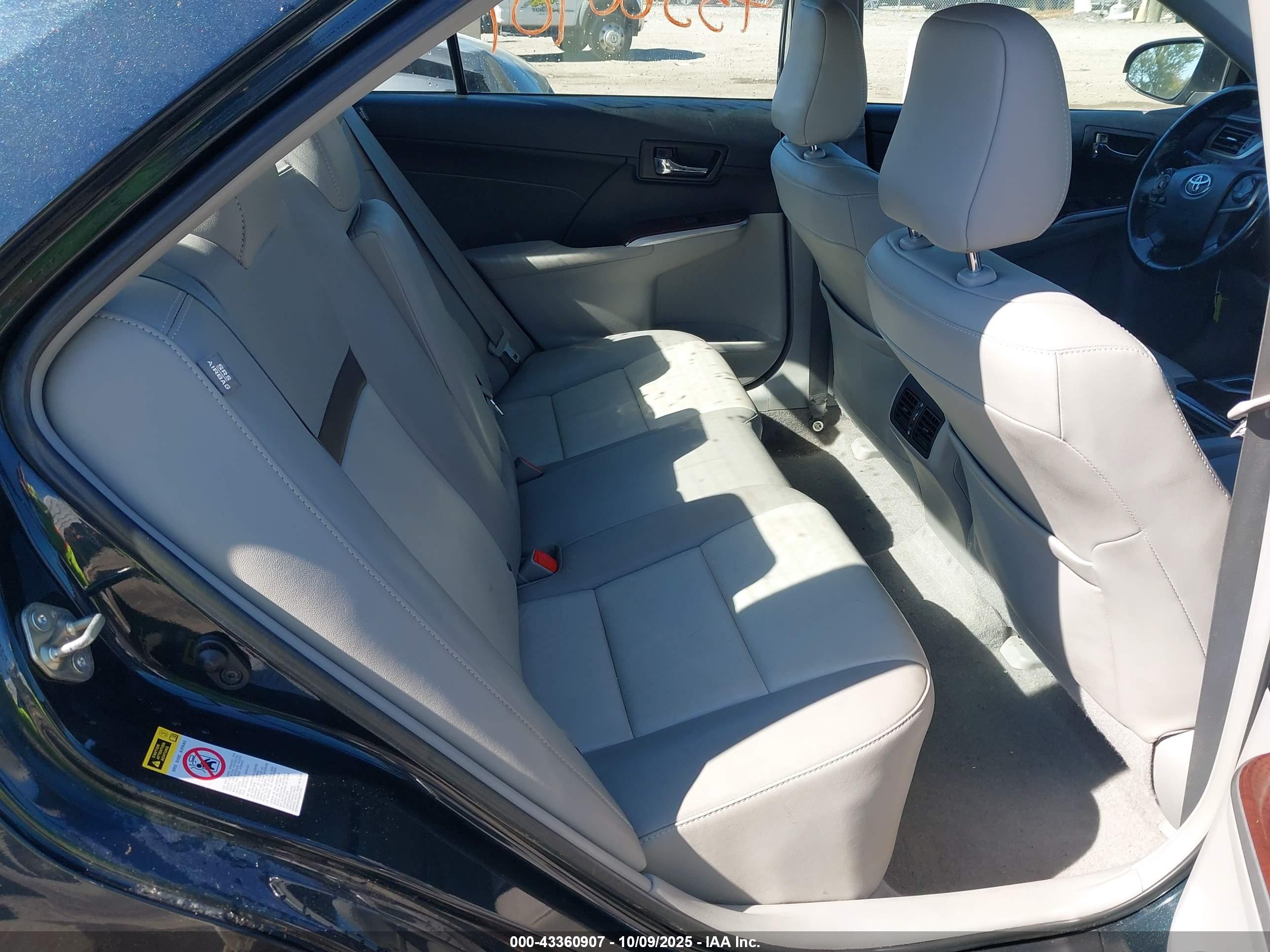 TOYOTA CAMRY image 8