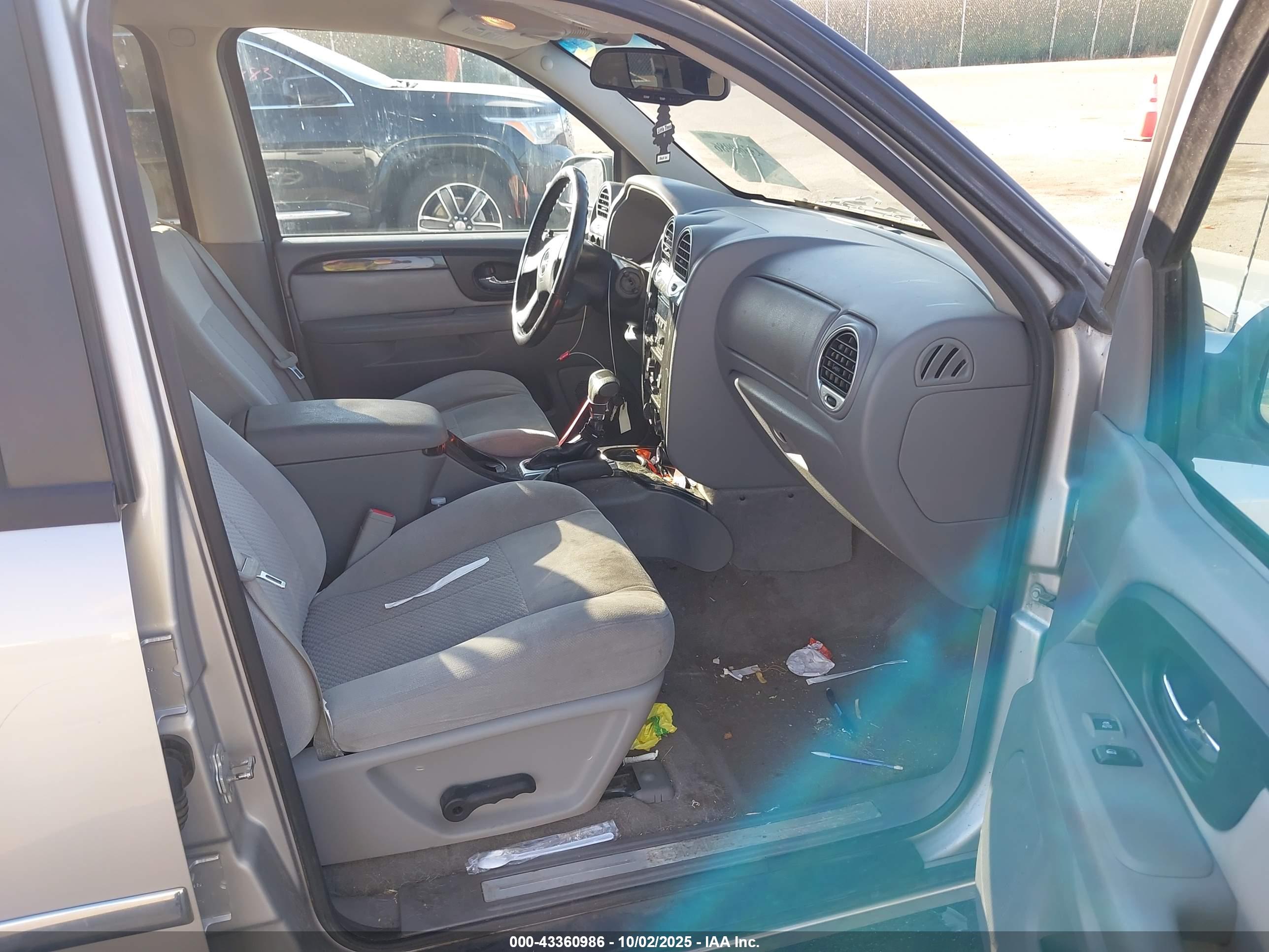 GMC ENVOY image 5