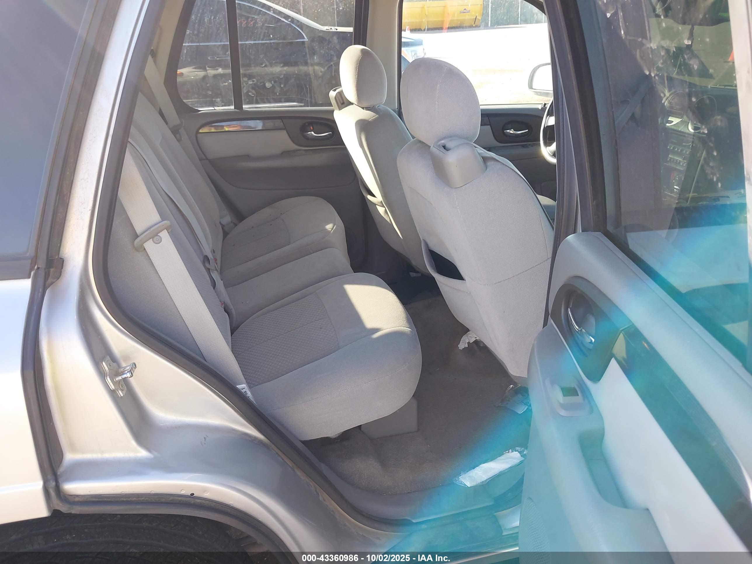 GMC ENVOY image 8