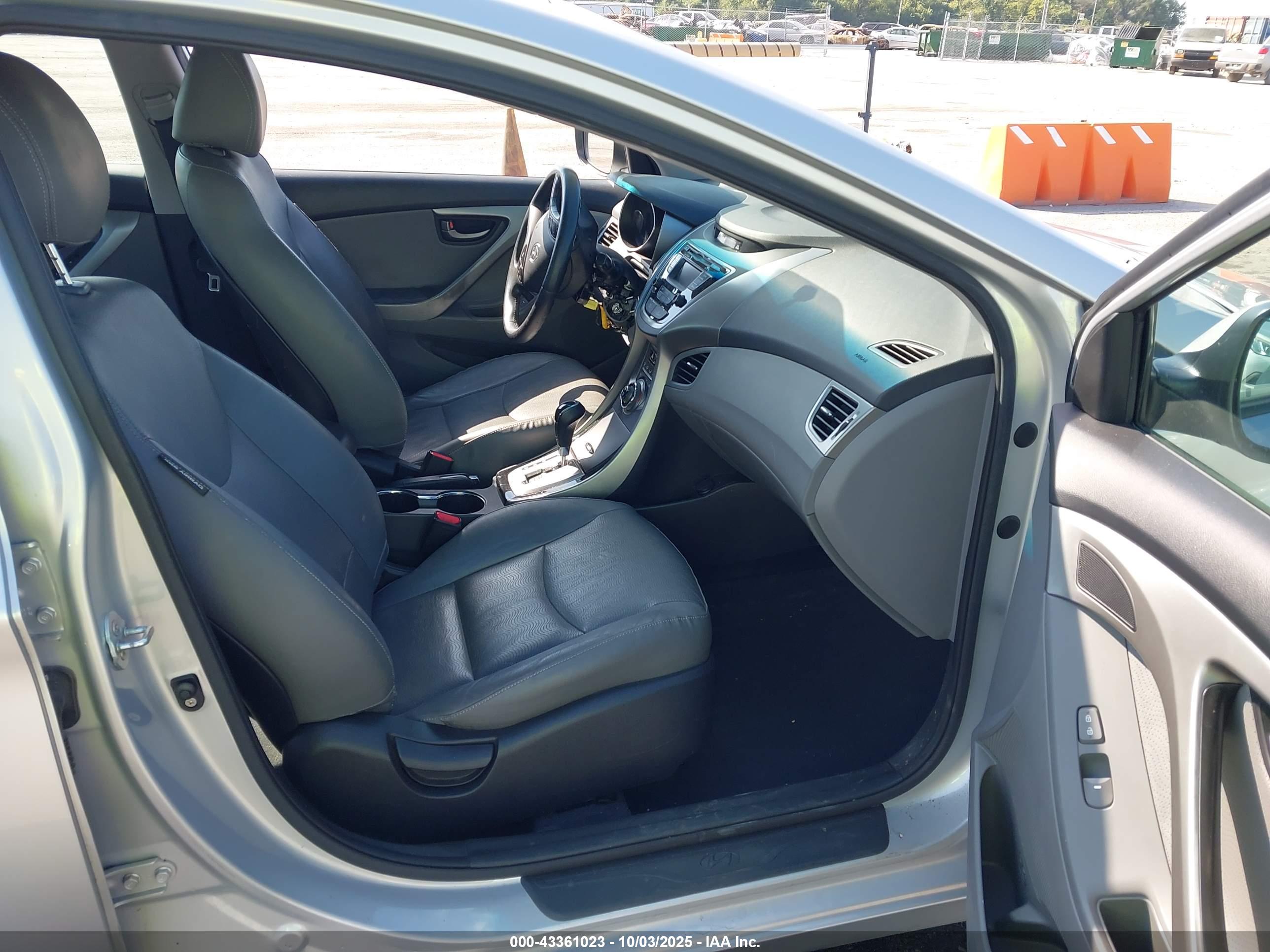 HYUNDAI ELANTRA image 5