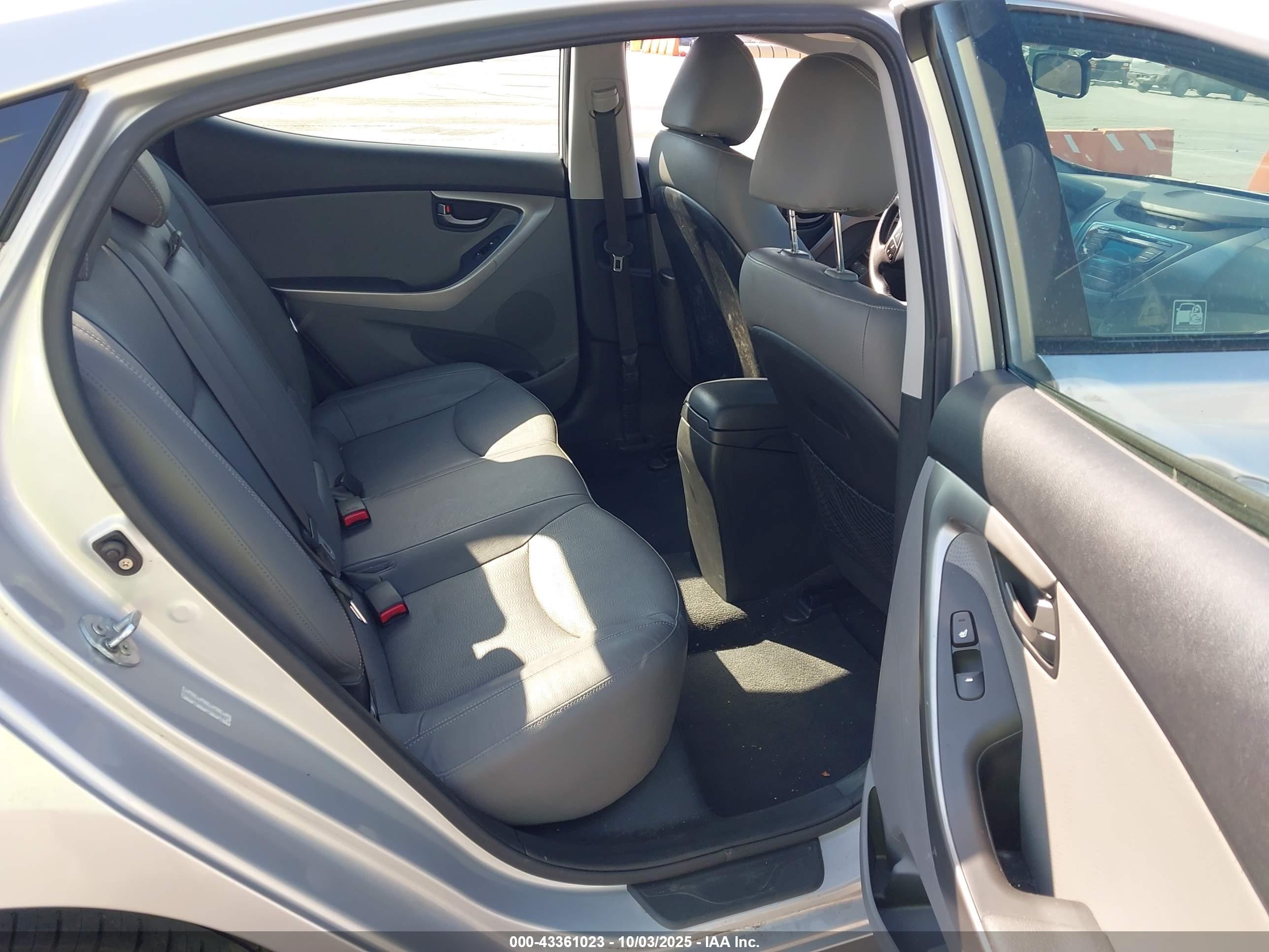 HYUNDAI ELANTRA image 8