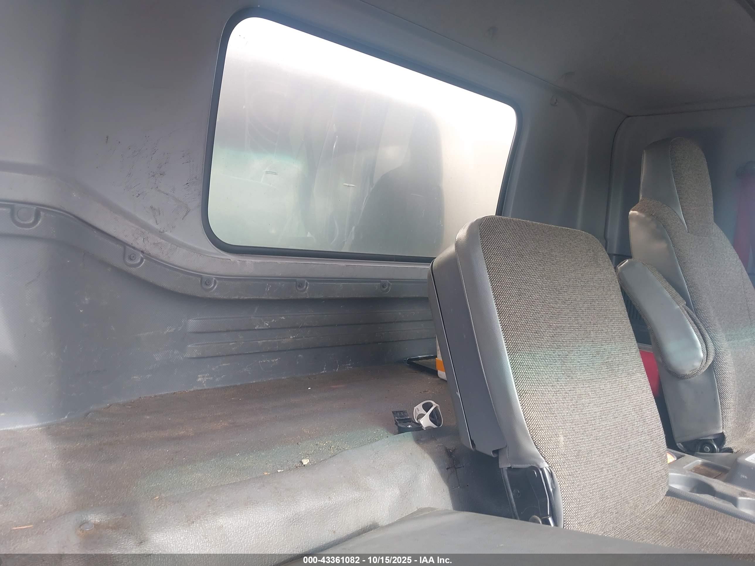 ISUZU FTR image 7