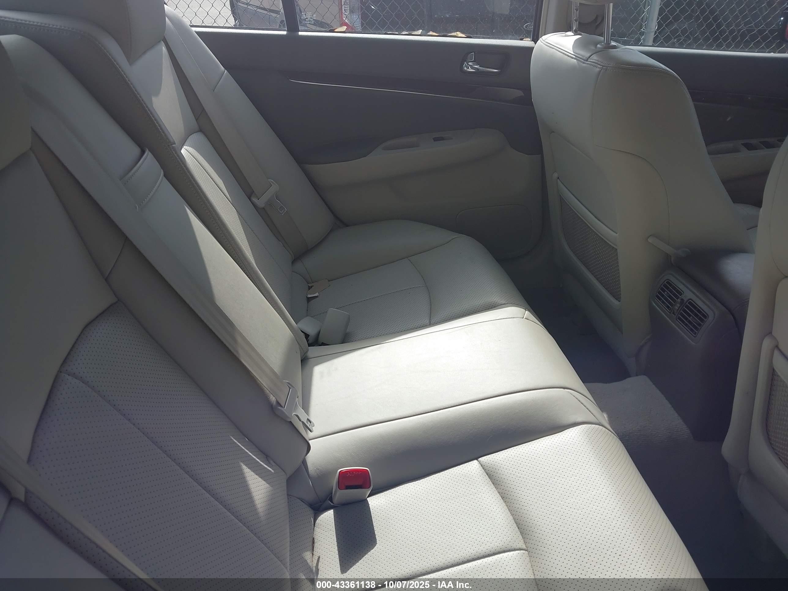 INFINITI G37X image 8