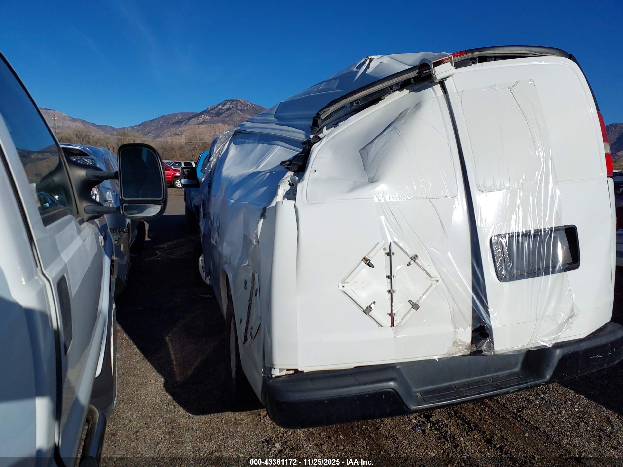GMC SAVANA image 3