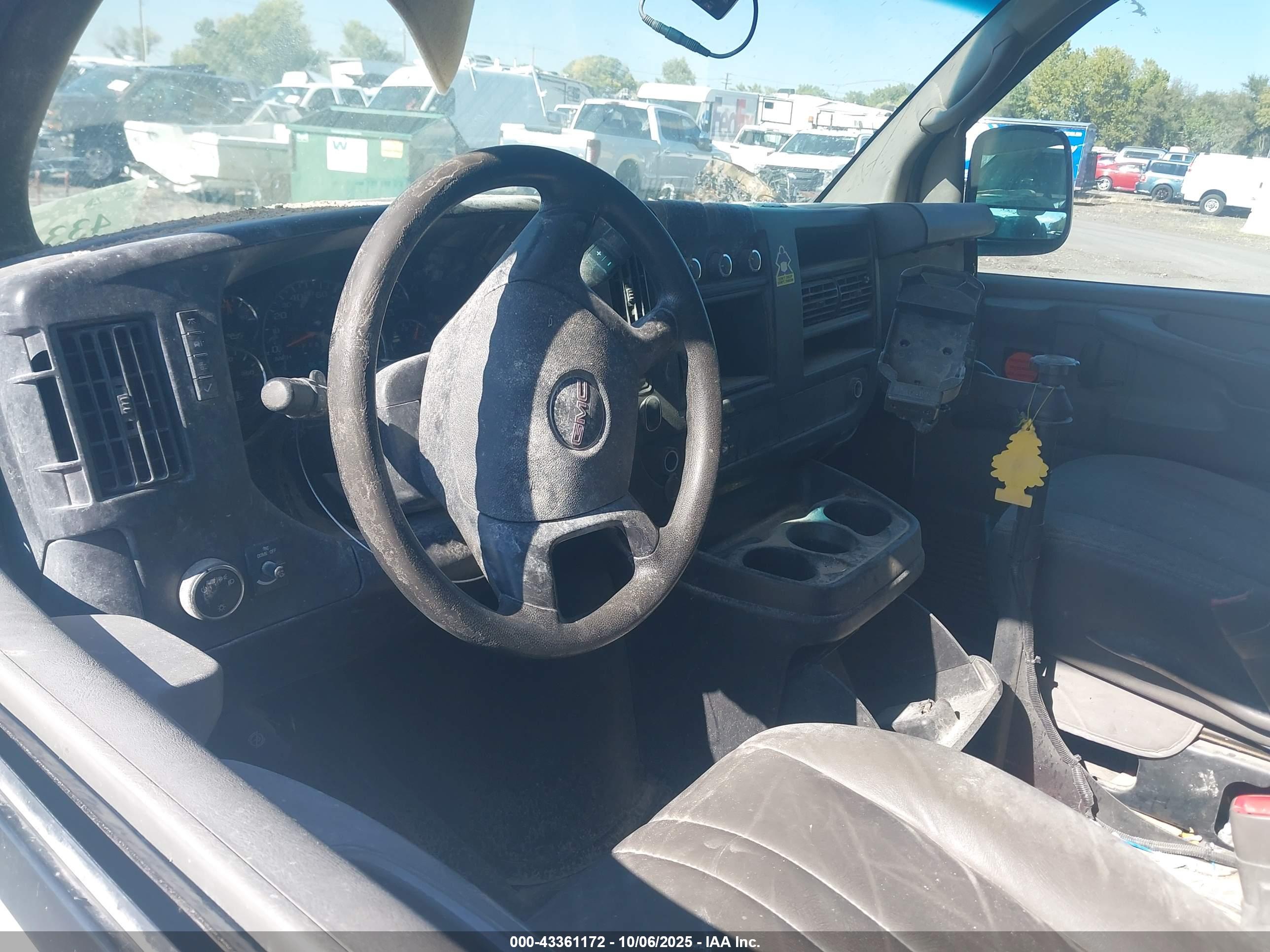 GMC SAVANA image 5