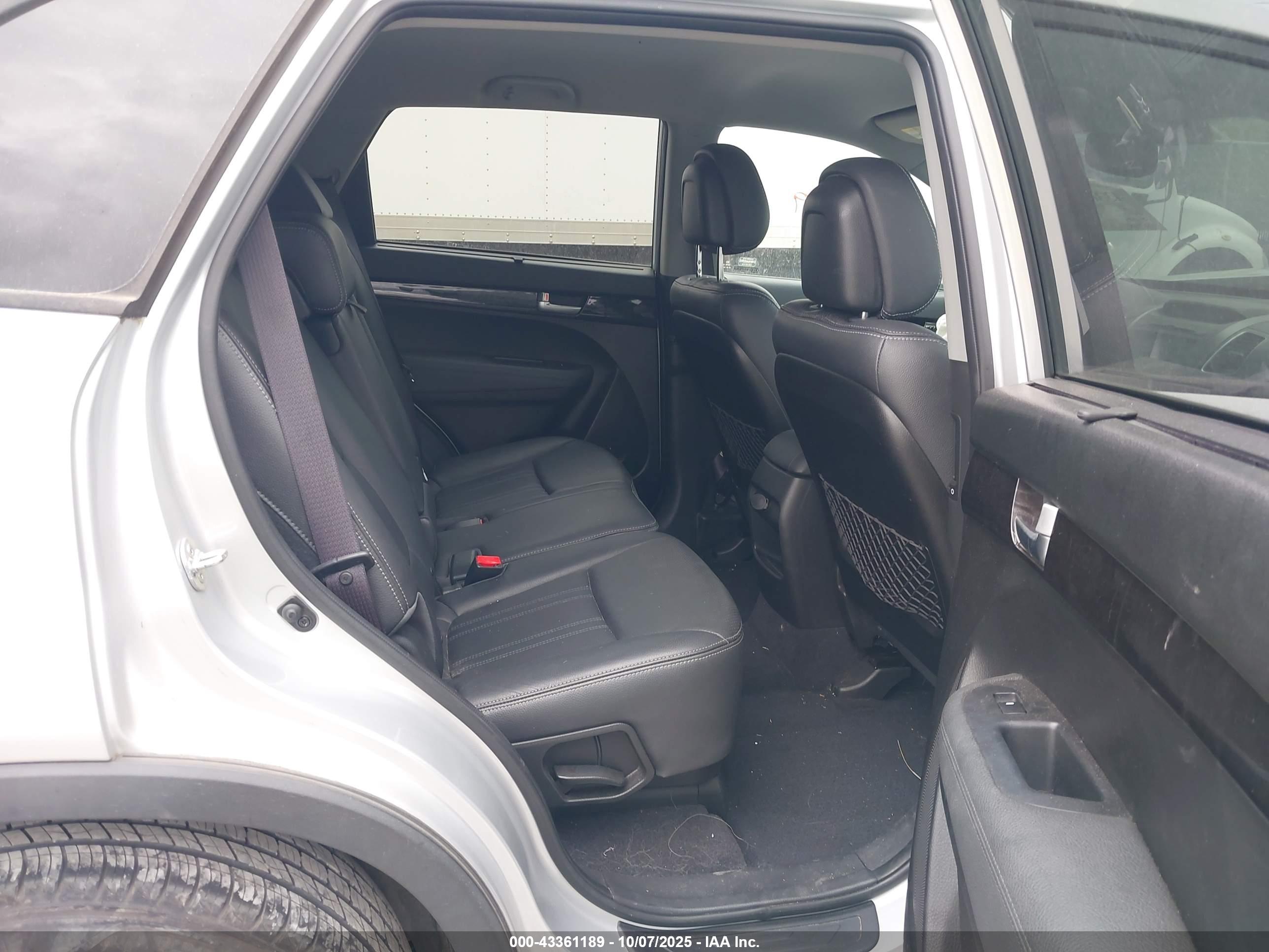 KIA SORENTO image 8