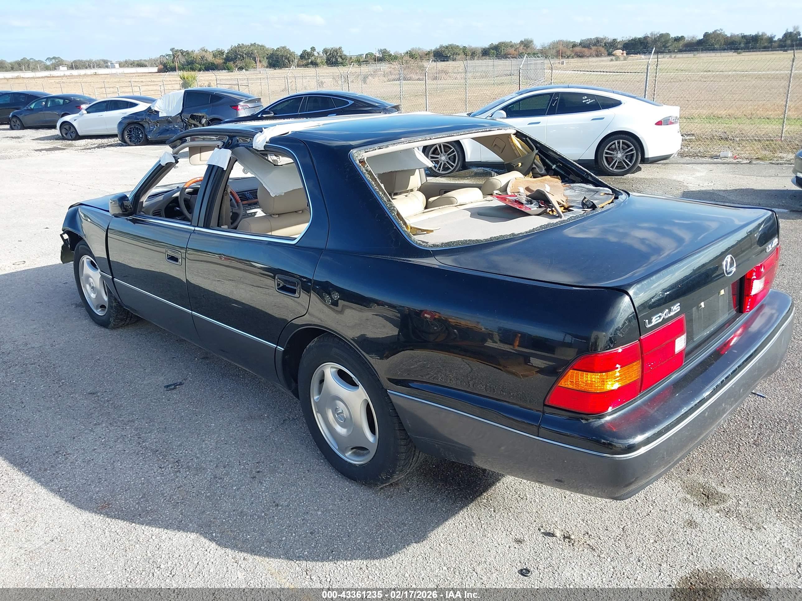 LEXUS LS image 3