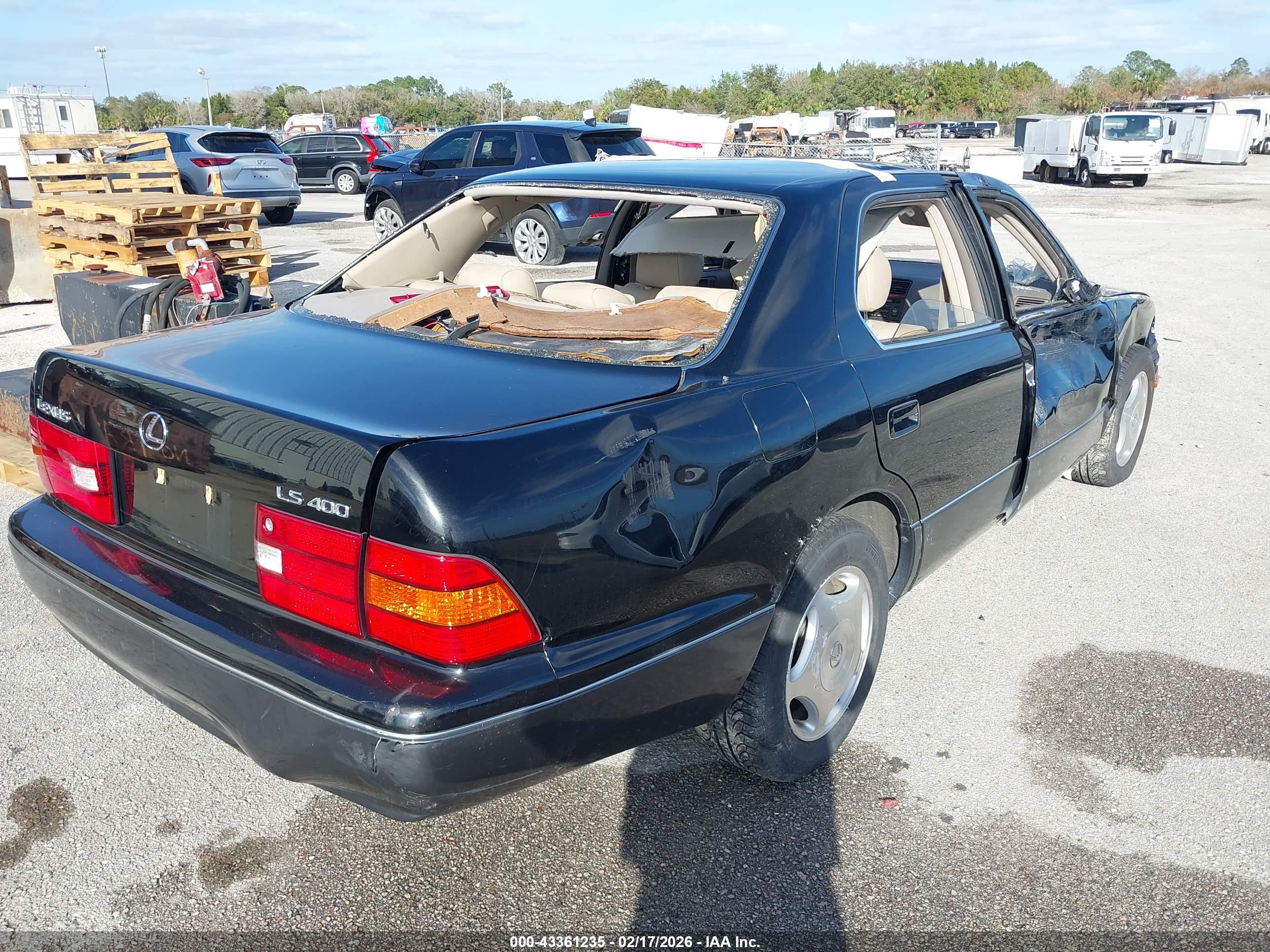 LEXUS LS image 4