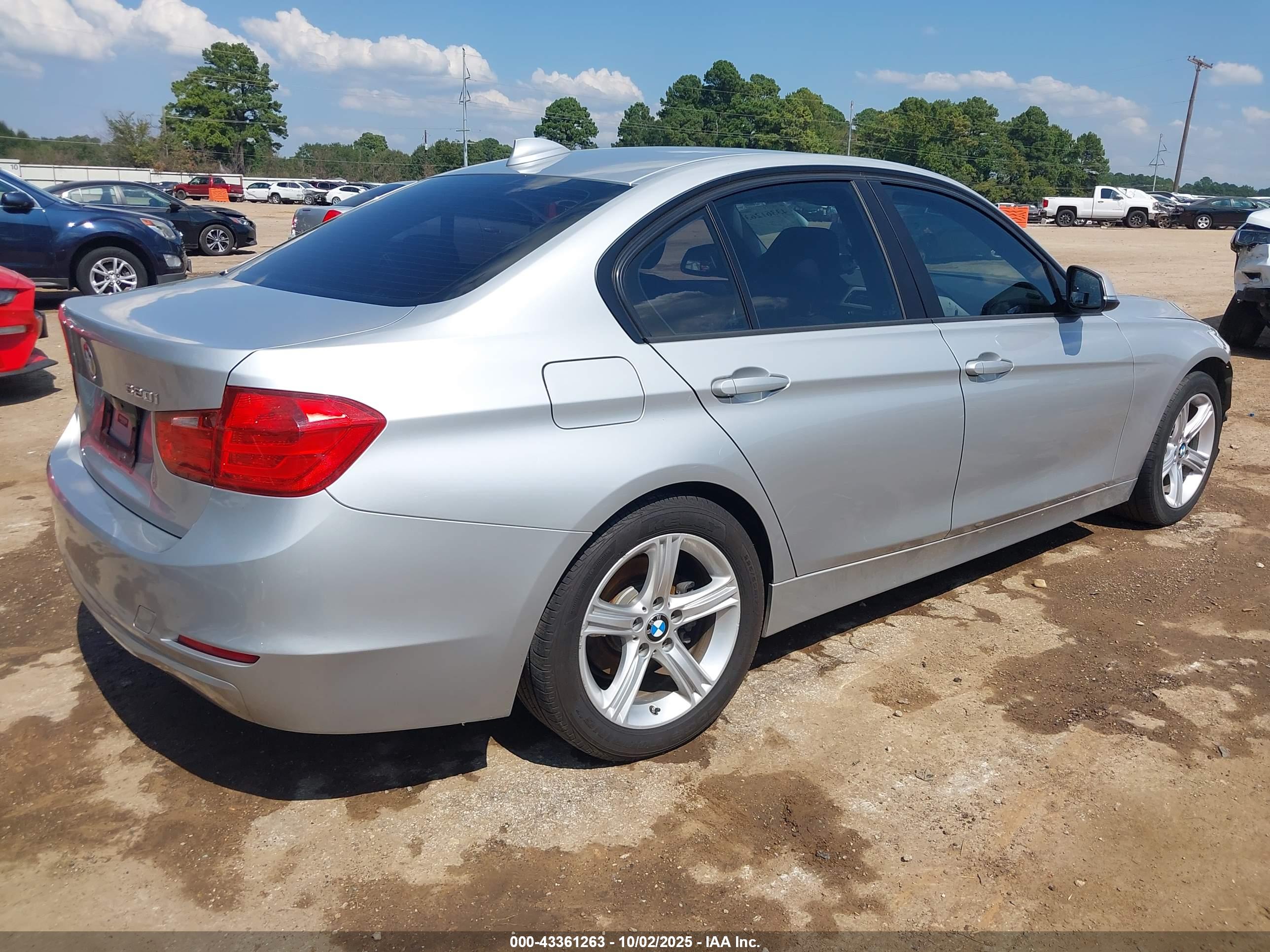 BMW 320I image 4
