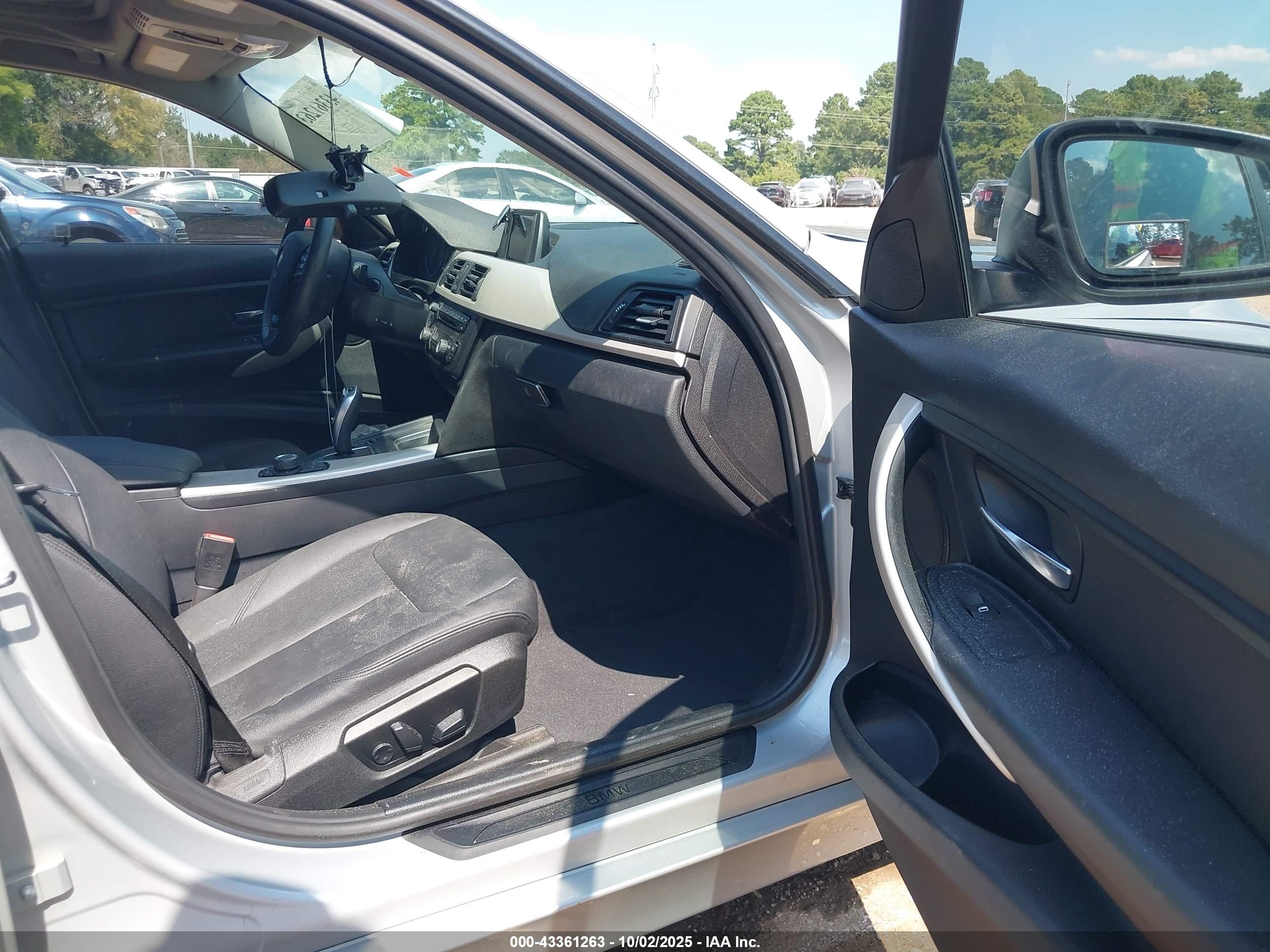 BMW 320I image 5