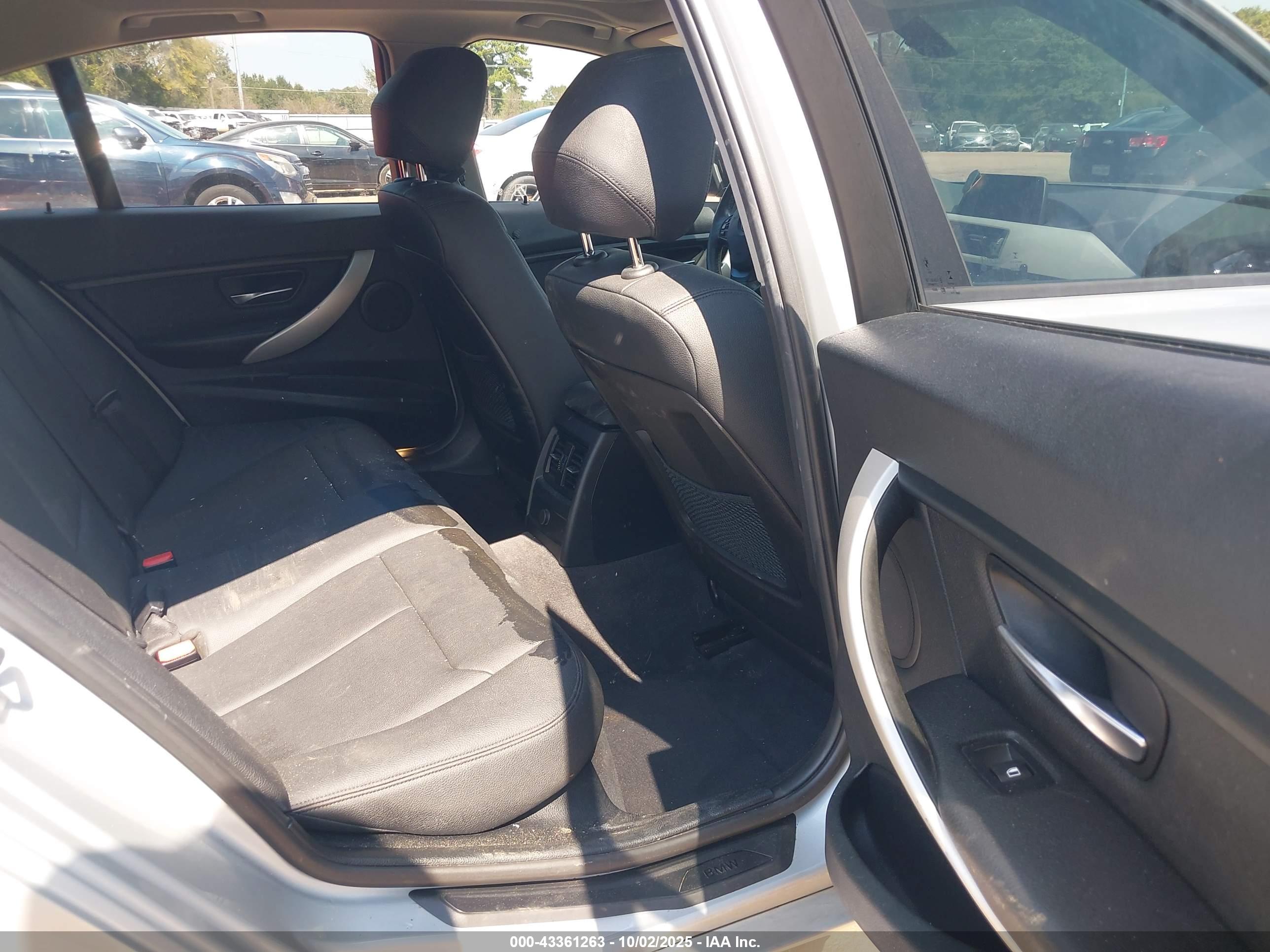 BMW 320I image 8