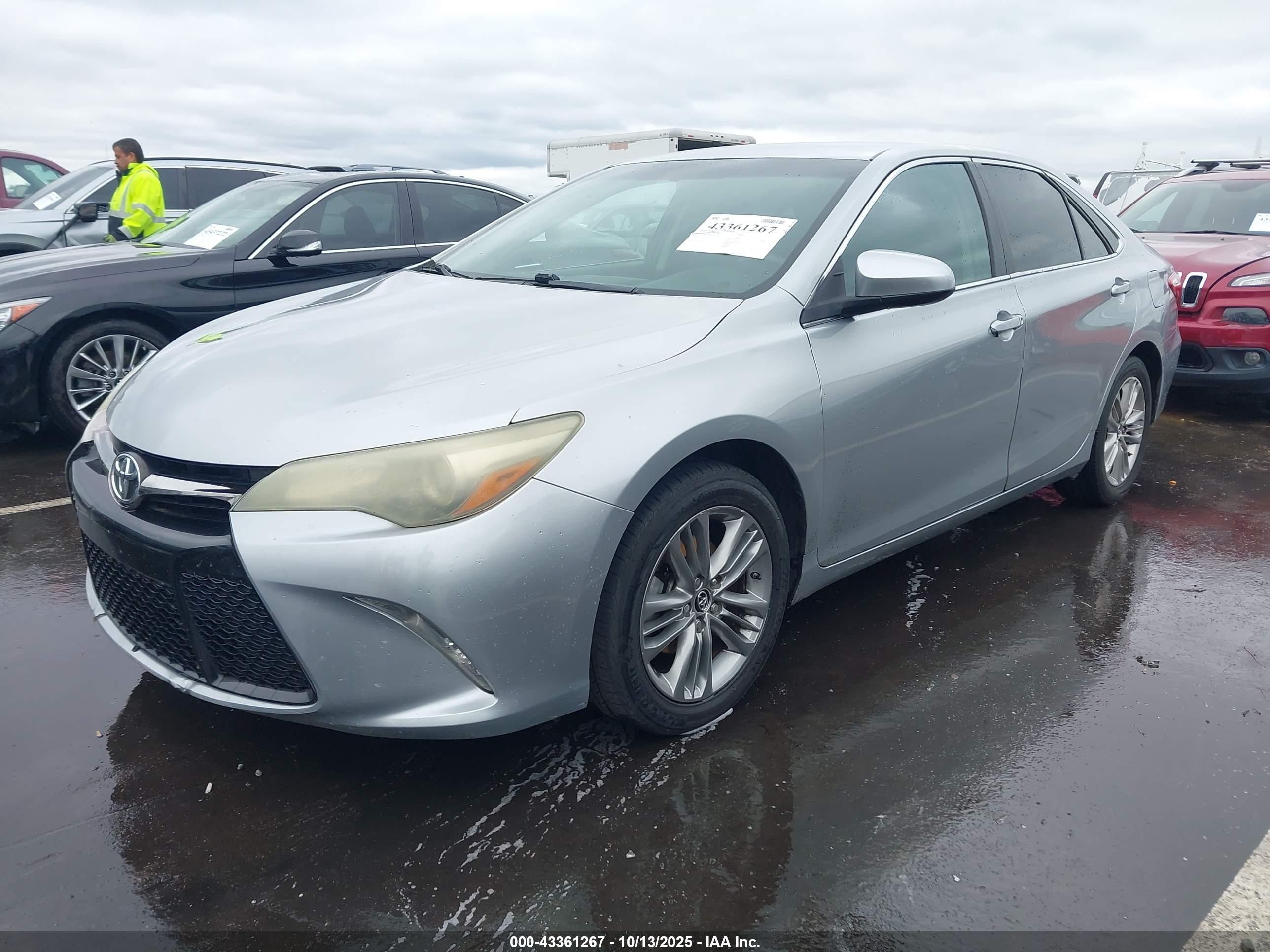 TOYOTA CAMRY image 2
