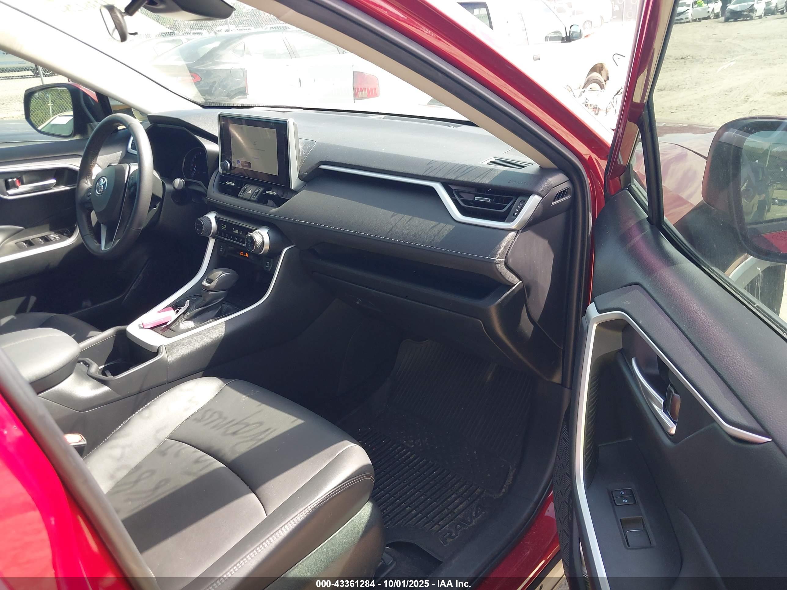 TOYOTA RAV4 image 5