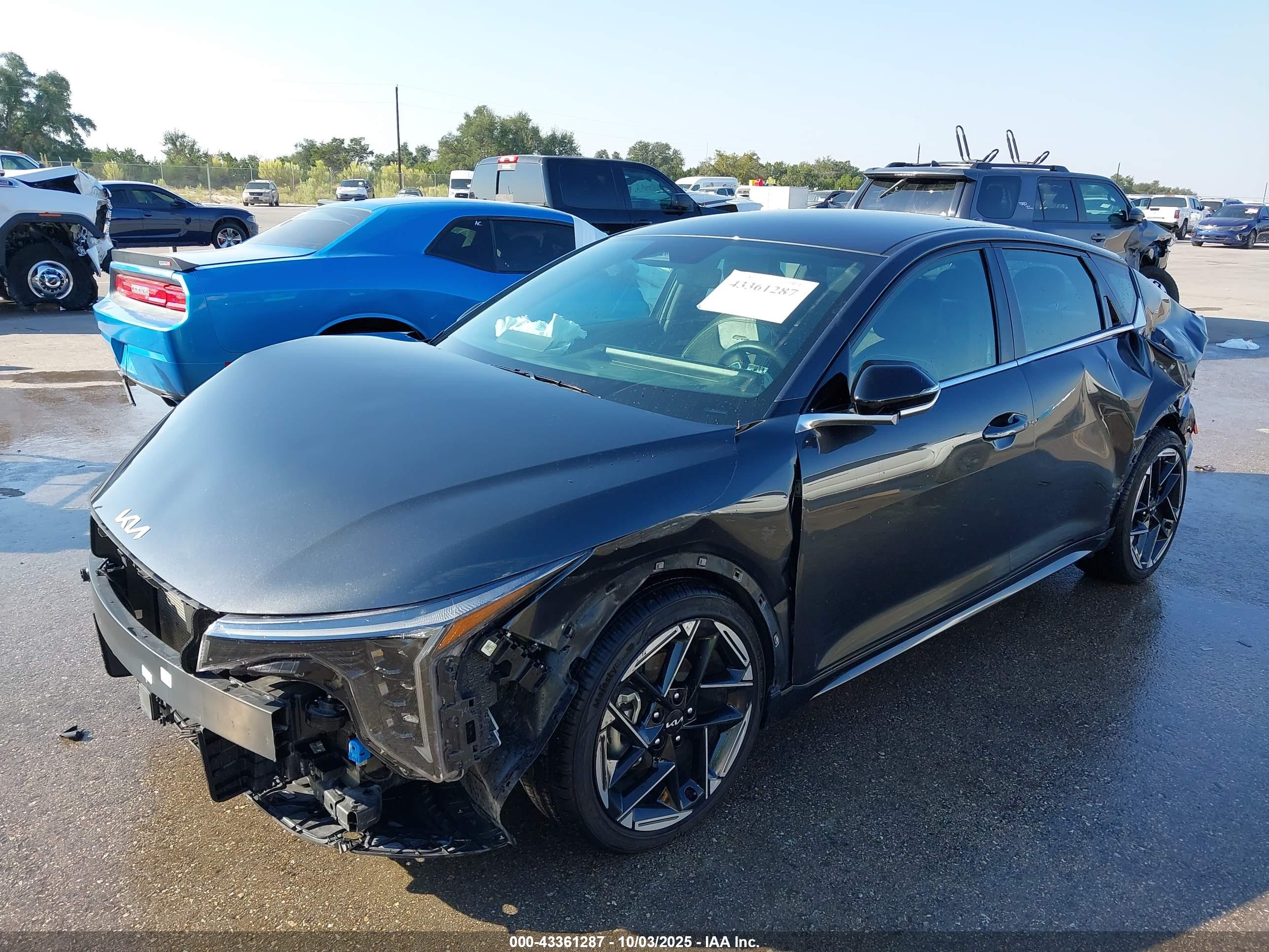 KIA K4 image 2