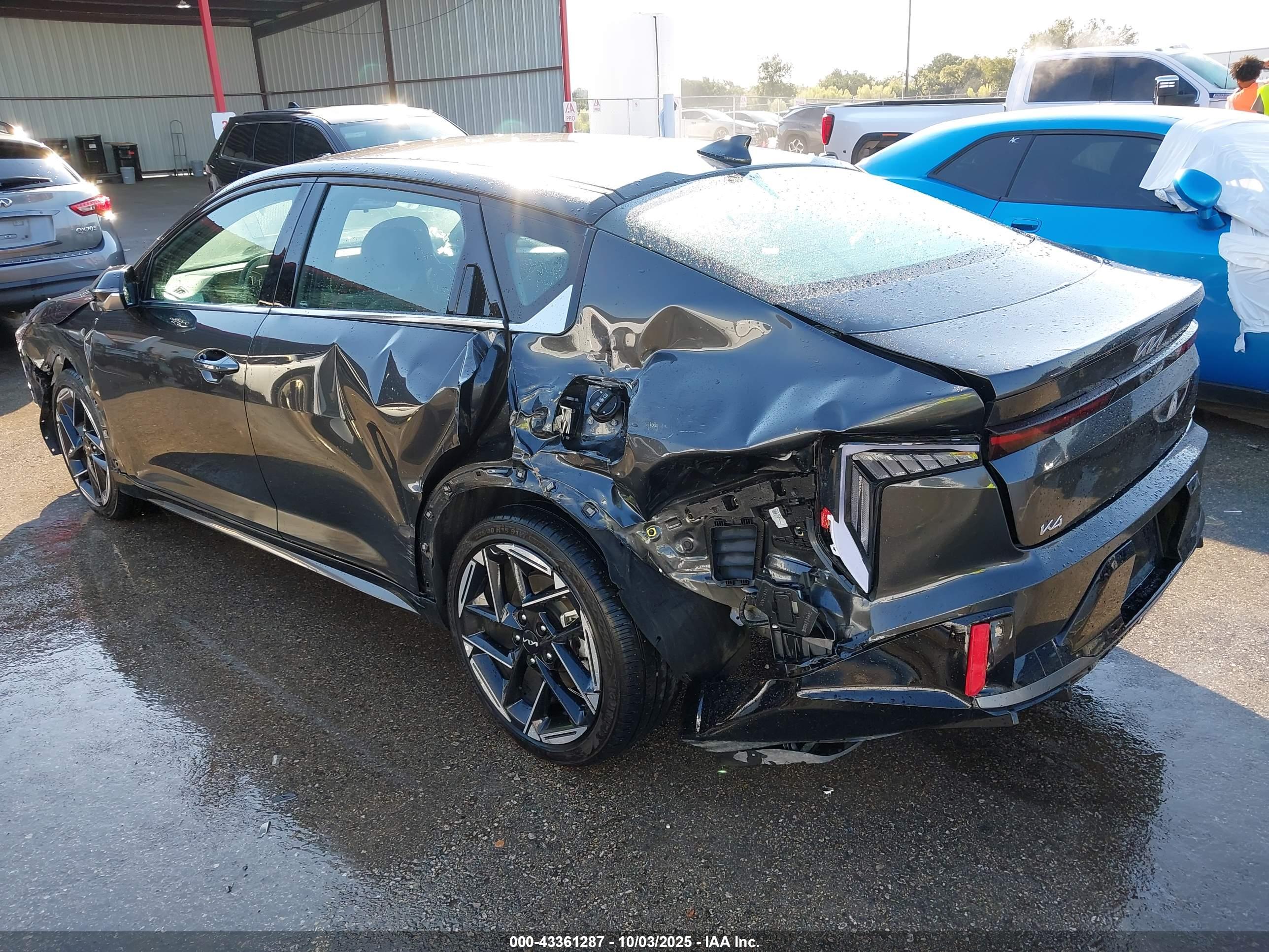 KIA K4 image 3