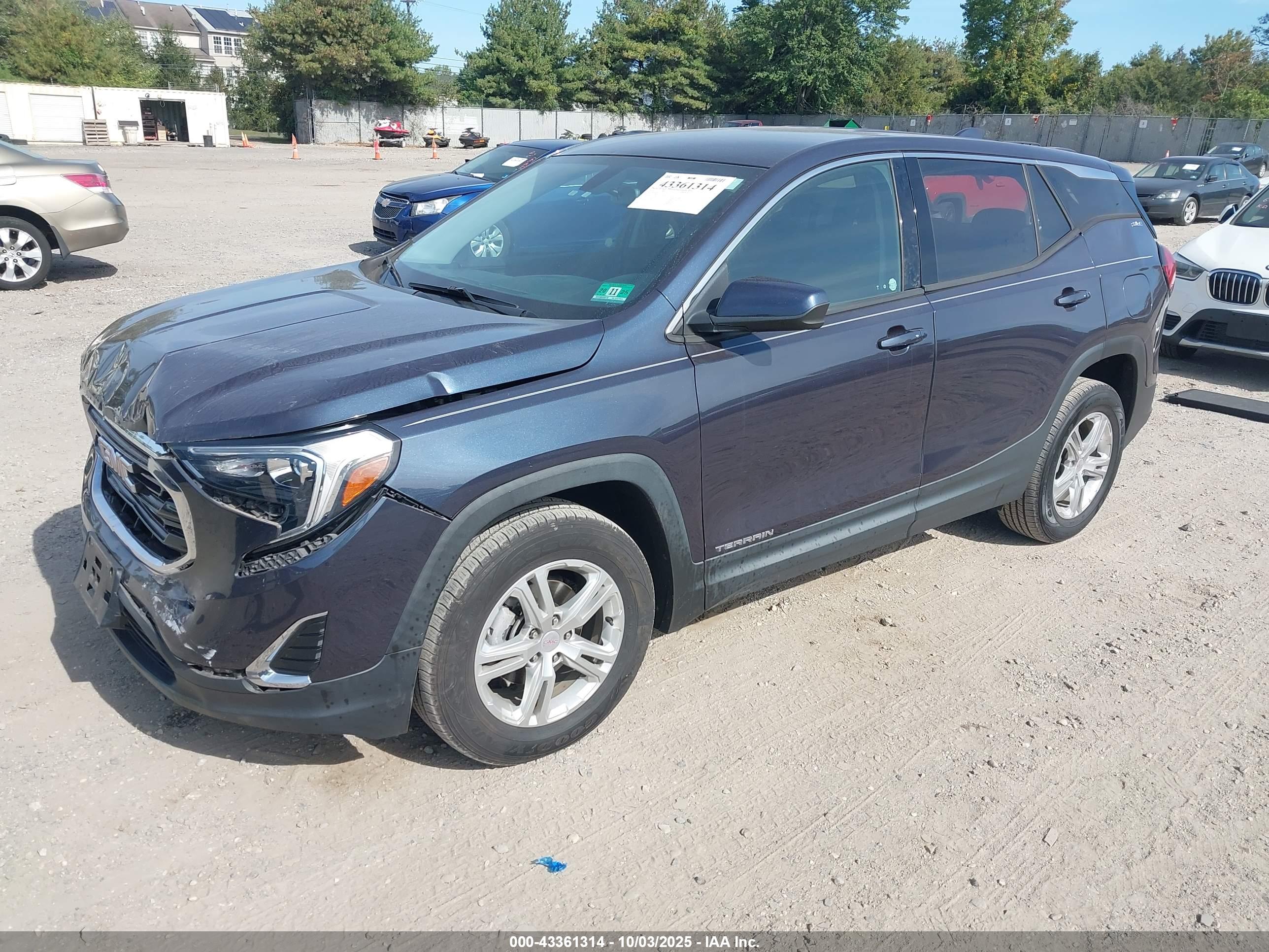 GMC TERRAIN image 2