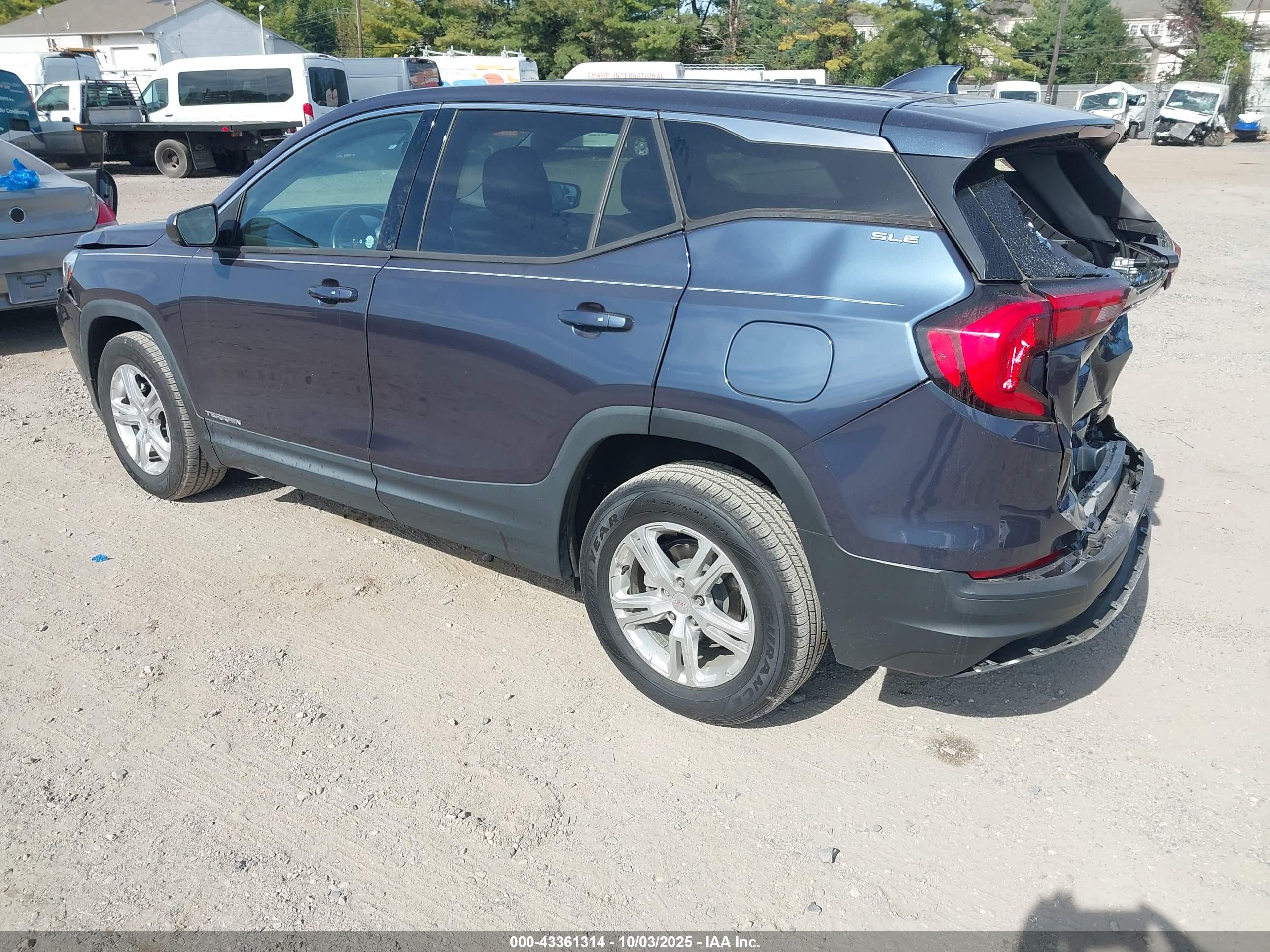 GMC TERRAIN image 3